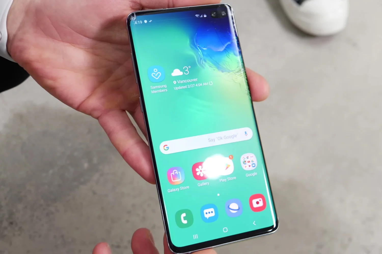 ep-kinh-samsung-galaxy-s10-plus-dau-hieu