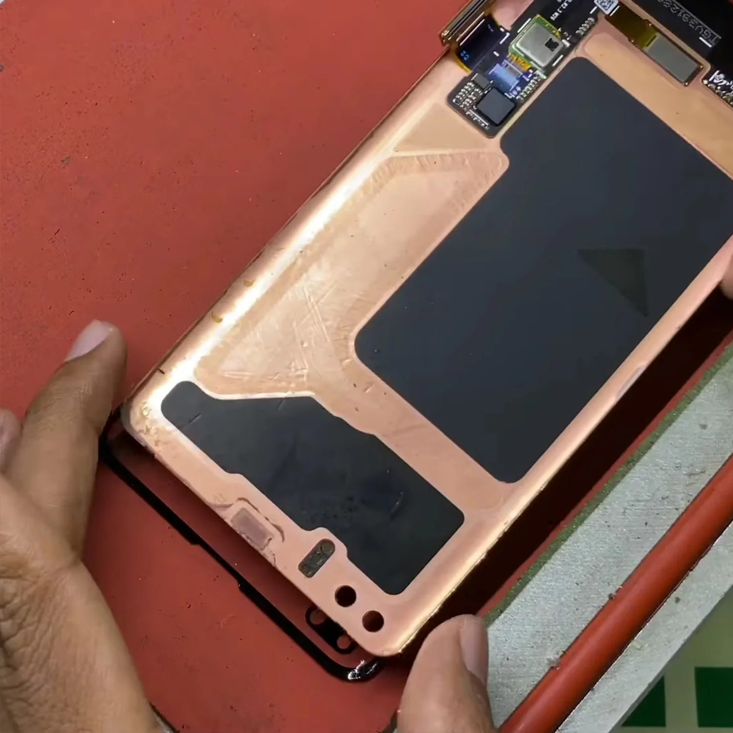 ep-kinh-samsung-galaxy-s10-plus-slide5