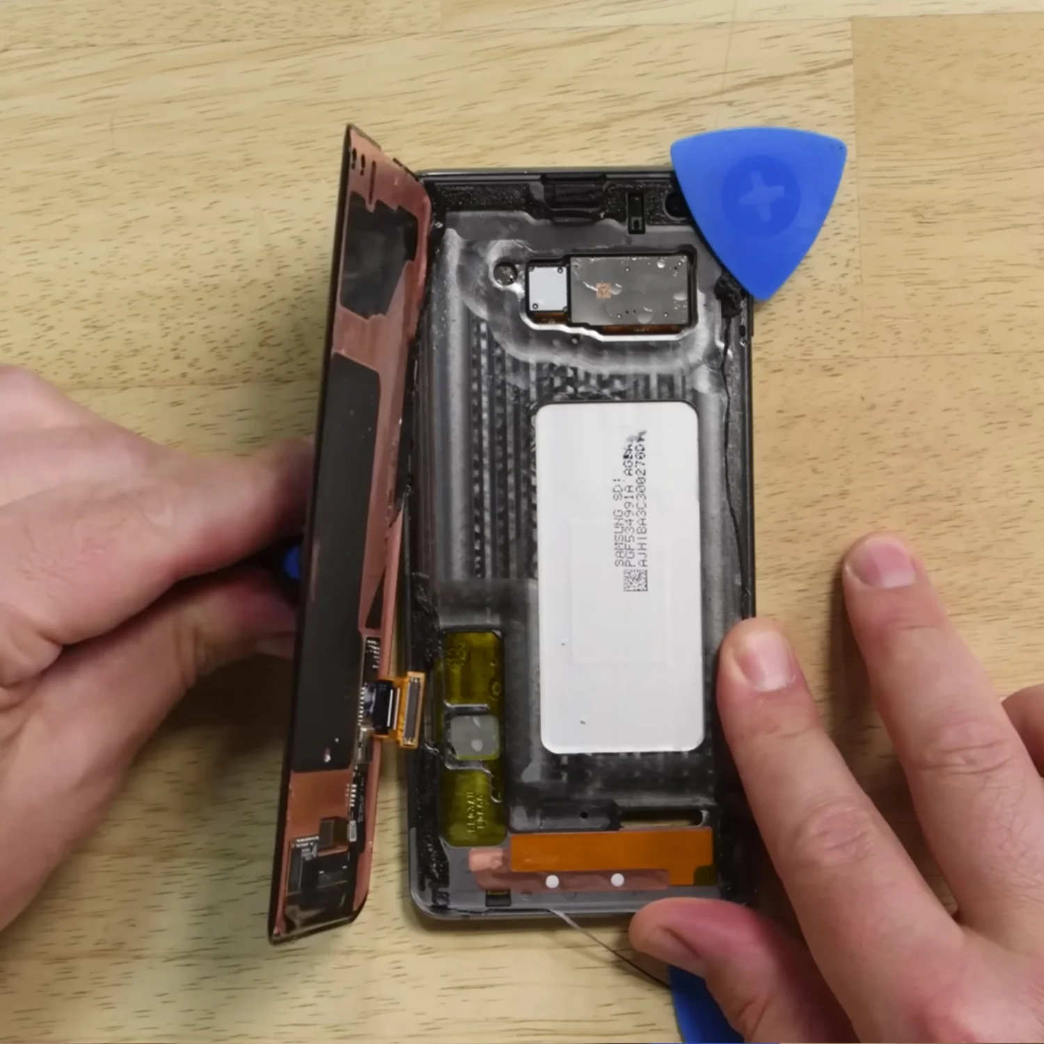 ep-kinh-samsung-galaxy-s10-slide2