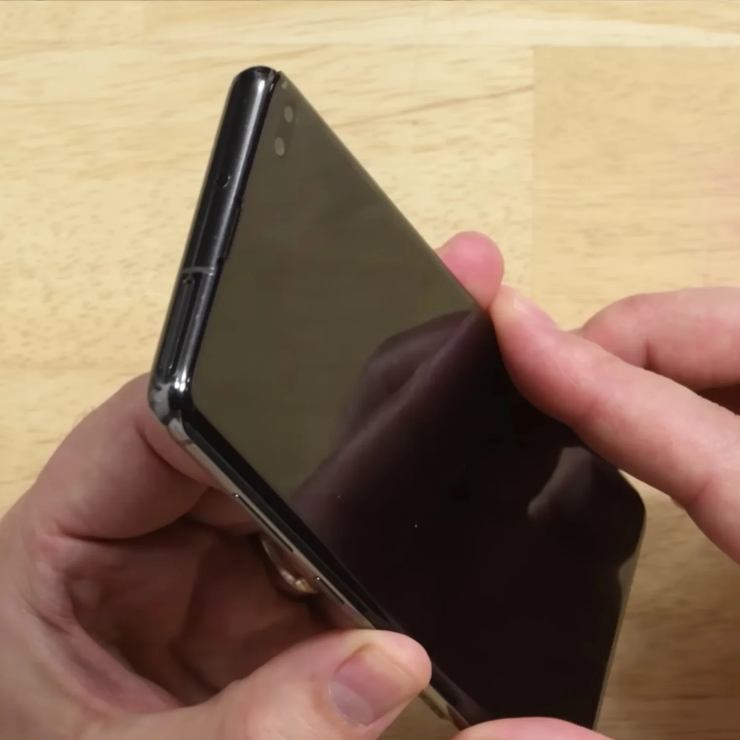 ep-kinh-samsung-galaxy-s10-slide4