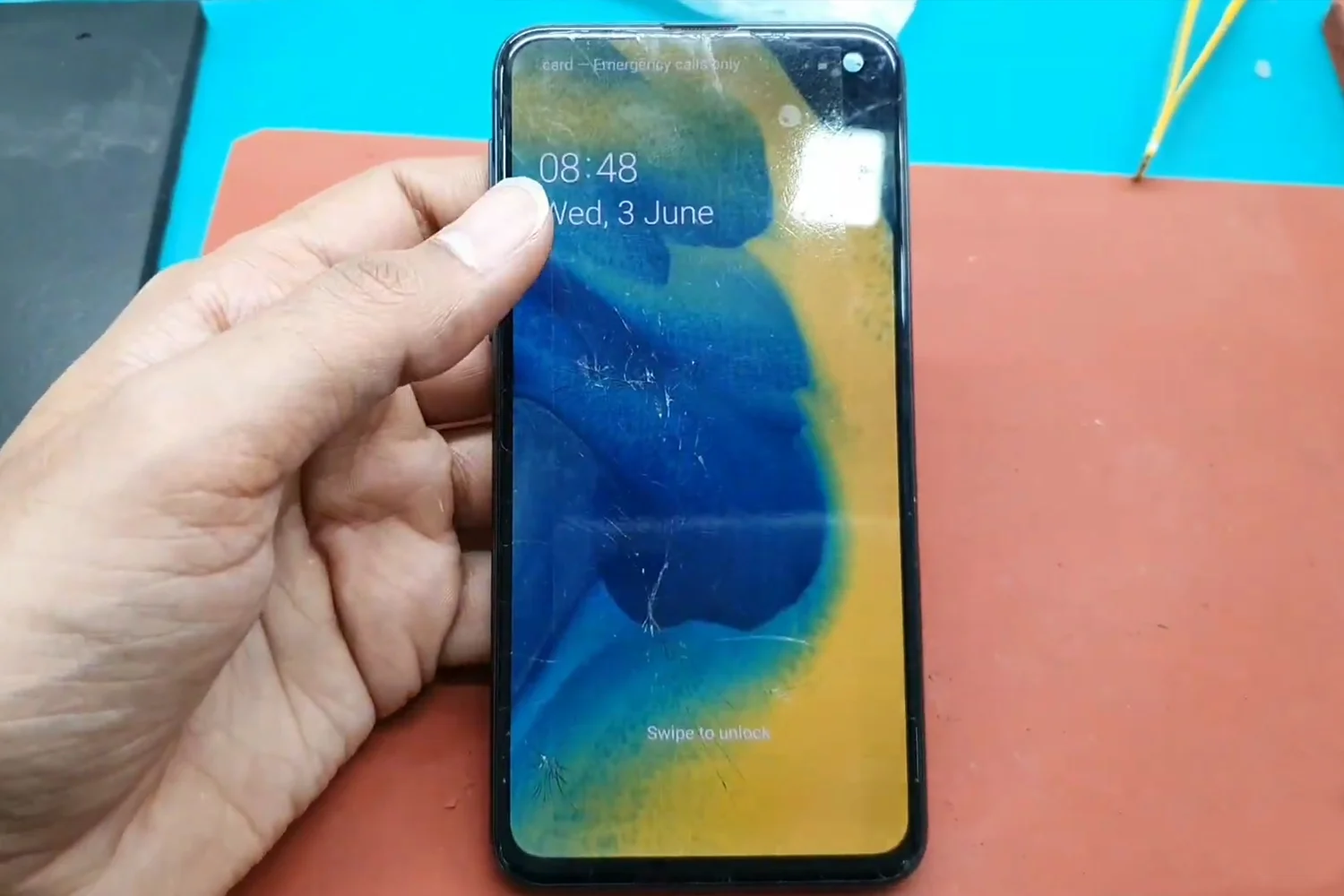 ep-kinh-samsung-galaxy-s10e-dau-hieu