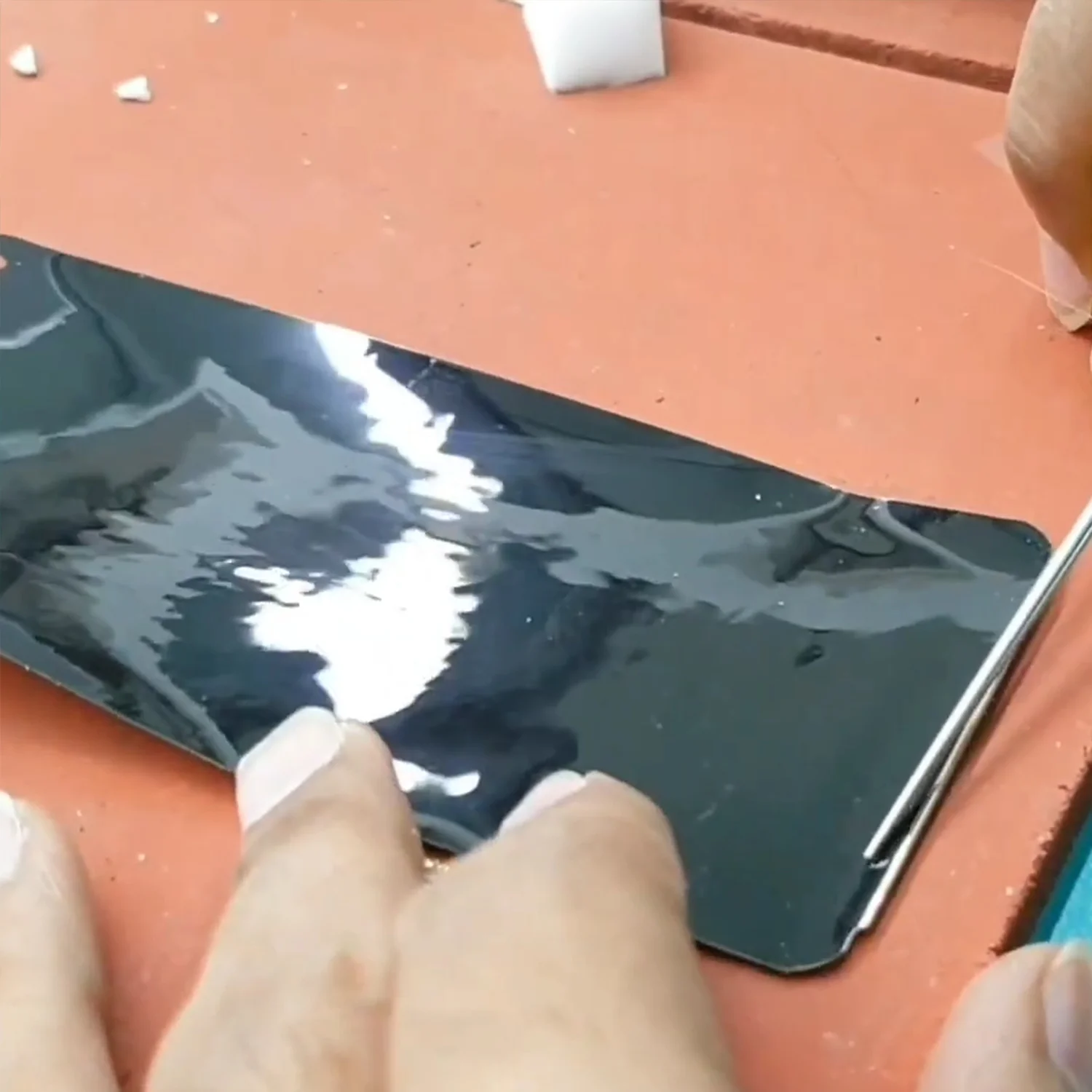 ep-kinh-samsung-galaxy-s10e-slide3