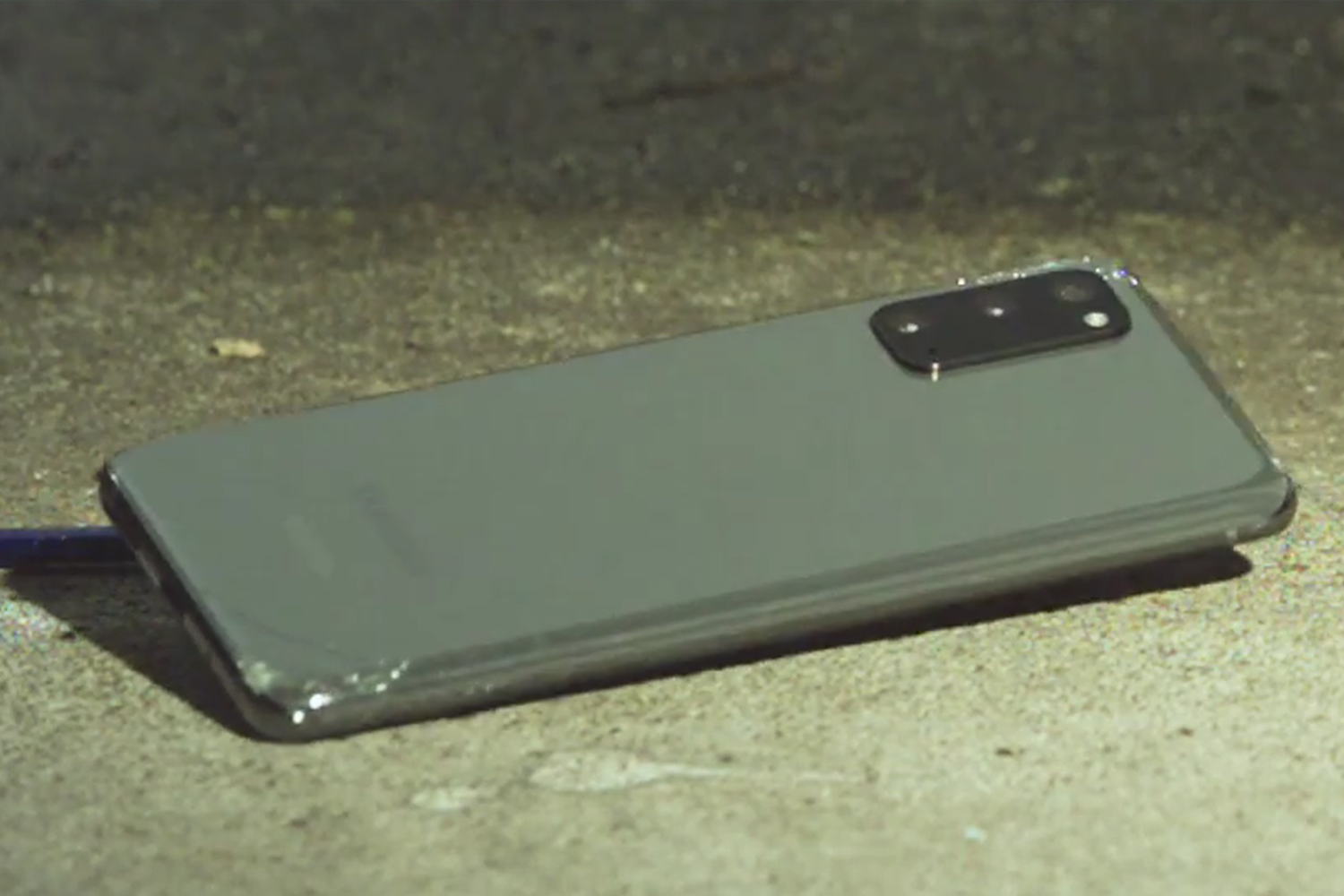 ep-kinh-samsung-galaxy-s20-nguyen-nhan