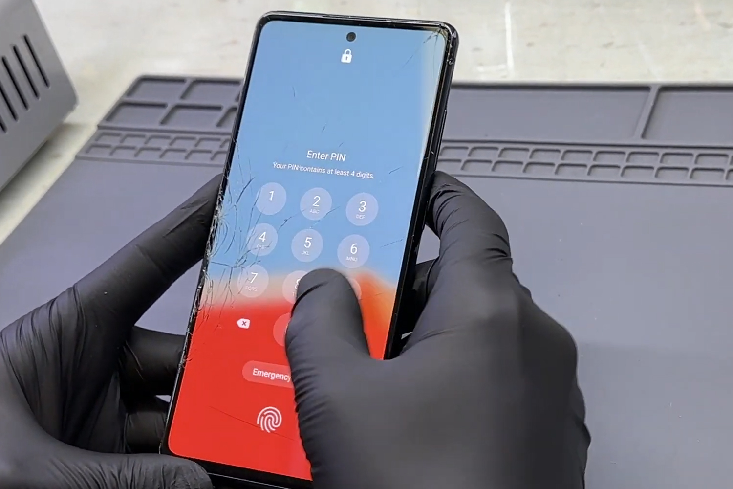 ep-kinh-samsung-galaxy-s20-plus-dau-hieu