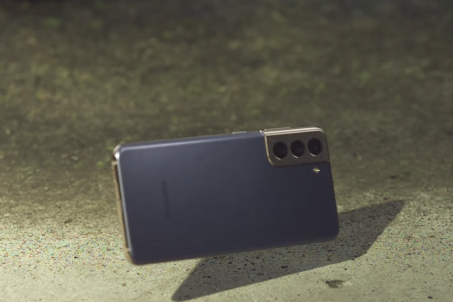 ep-kinh-samsung-galaxy-s21-ultra-nguyen-nhan