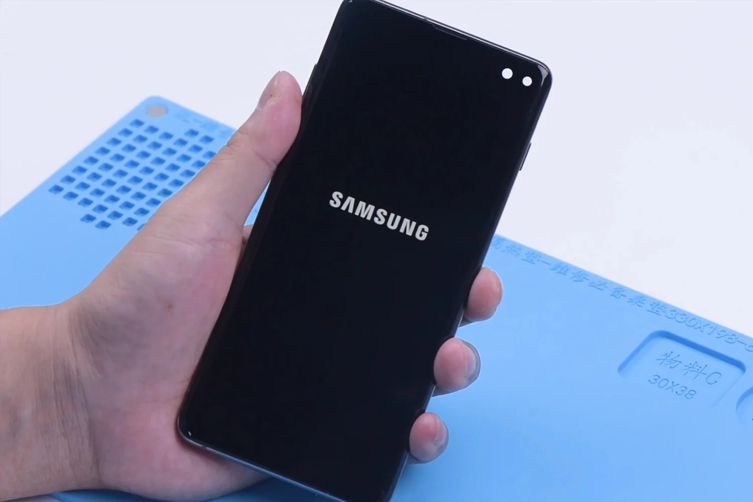 nguon-sua-nguon-samsung-galaxy-s10-plus-dau-hieu