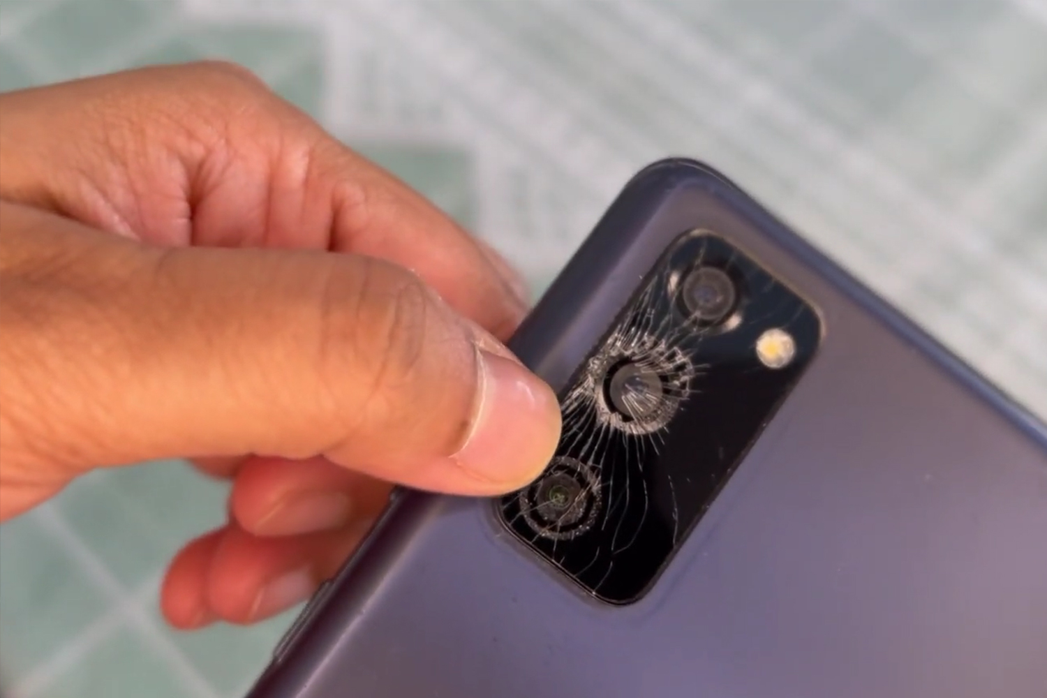 thay-camera-samsung-galaxy-s20-fe-nguyen-nhan