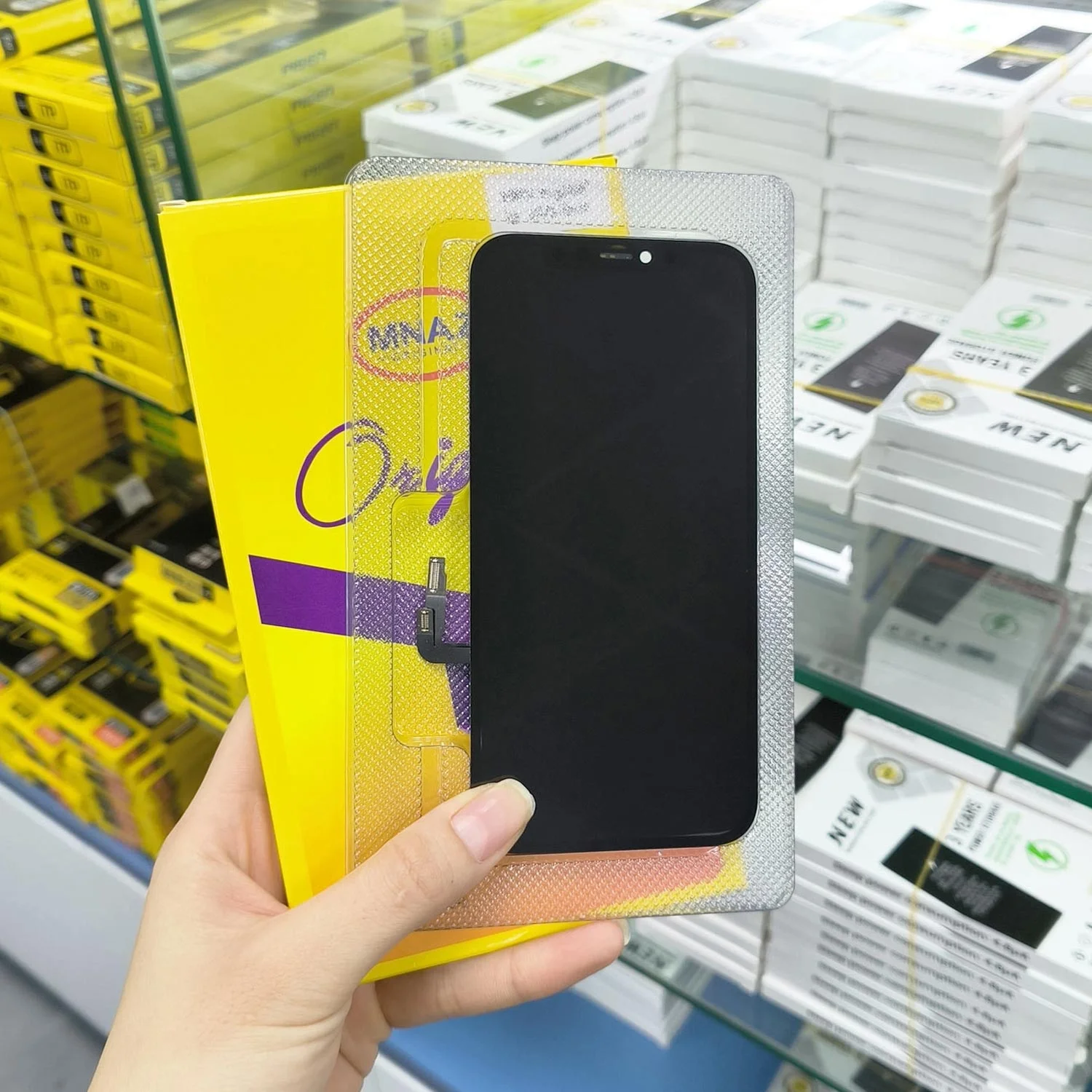 thay-man-hinh-iphone-12-mini-chinh-hang-1