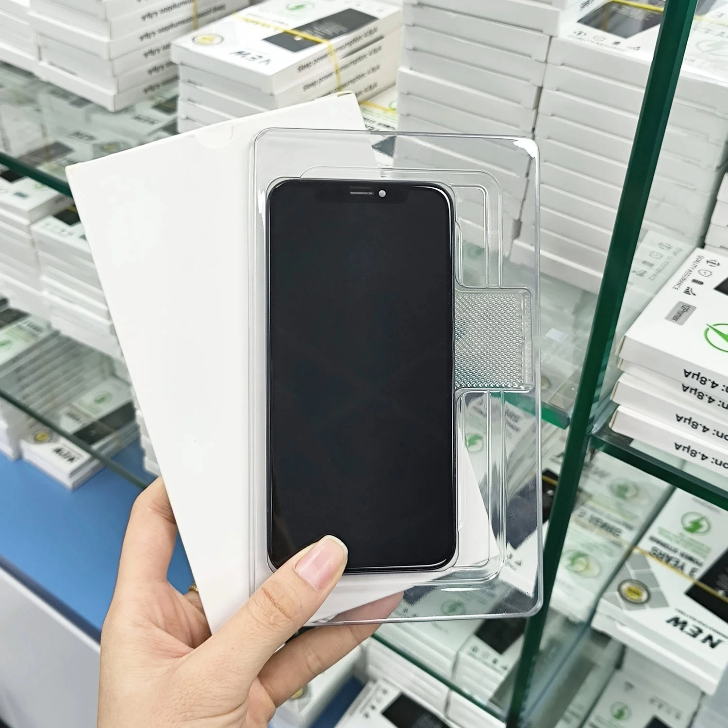 thay-man-hinh-iphone-12-pro-chinh-hang-1