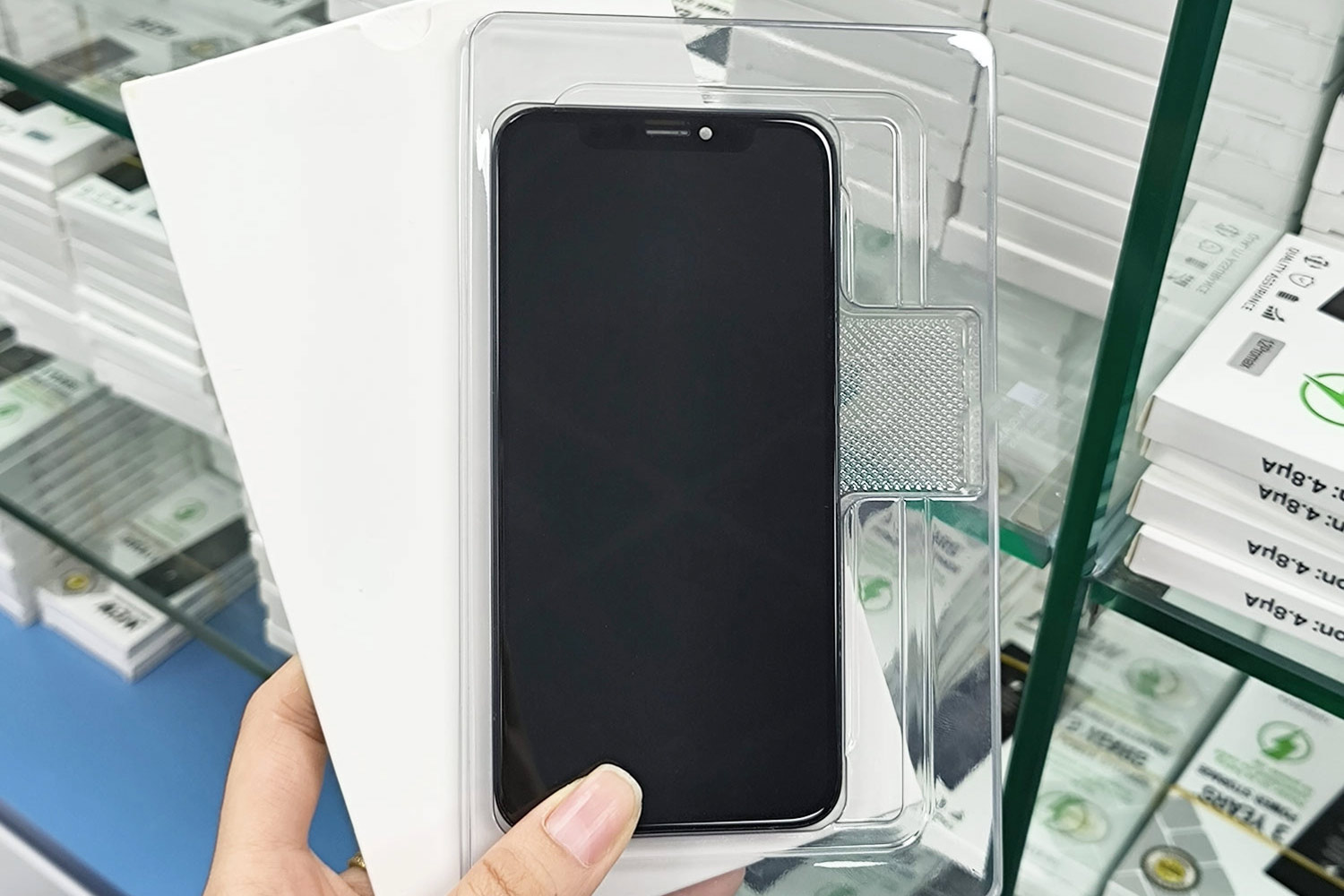 thay-man-hinh-iphone-12-pro-chinh-hang-chon-man-chinh-hang