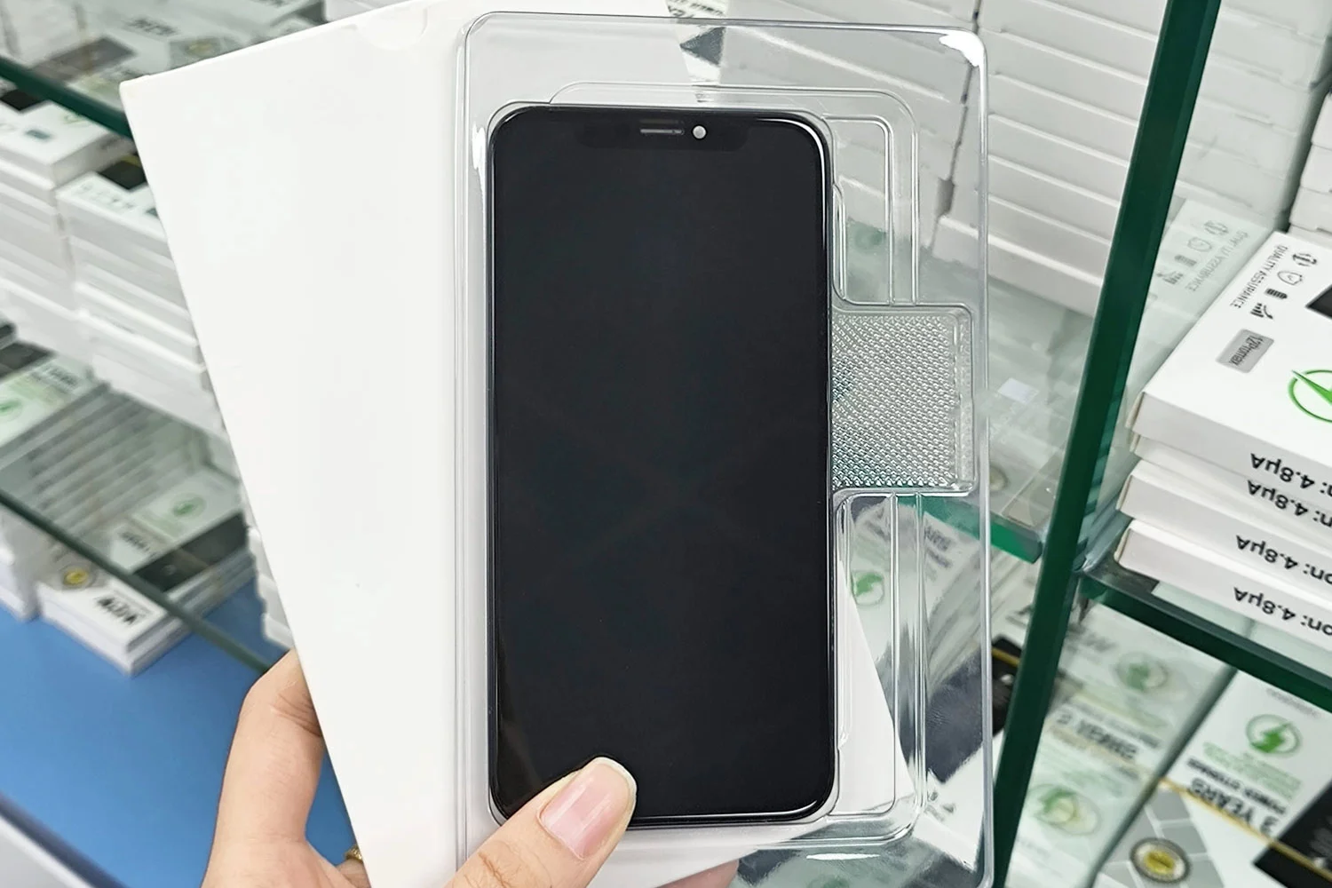 thay-man-hinh-iphone-12-pro-chinh-hang-chon-man-chinh-hang