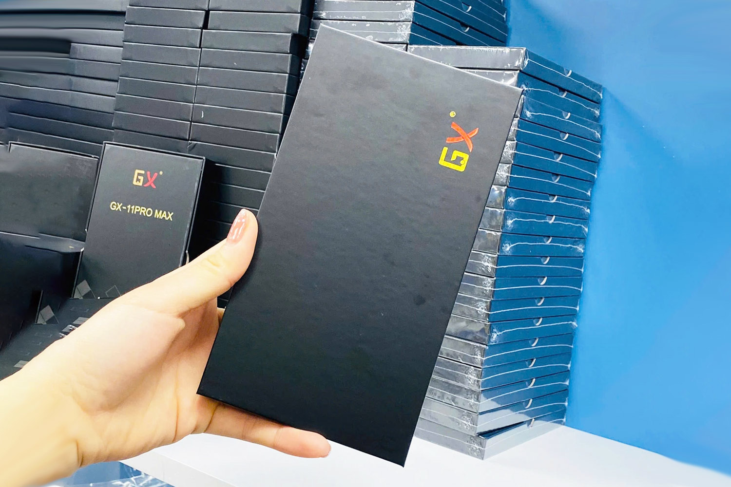 thay-man-hinh-iphone-13-pro-max-chinh-hang-thay-man-nao-2-1