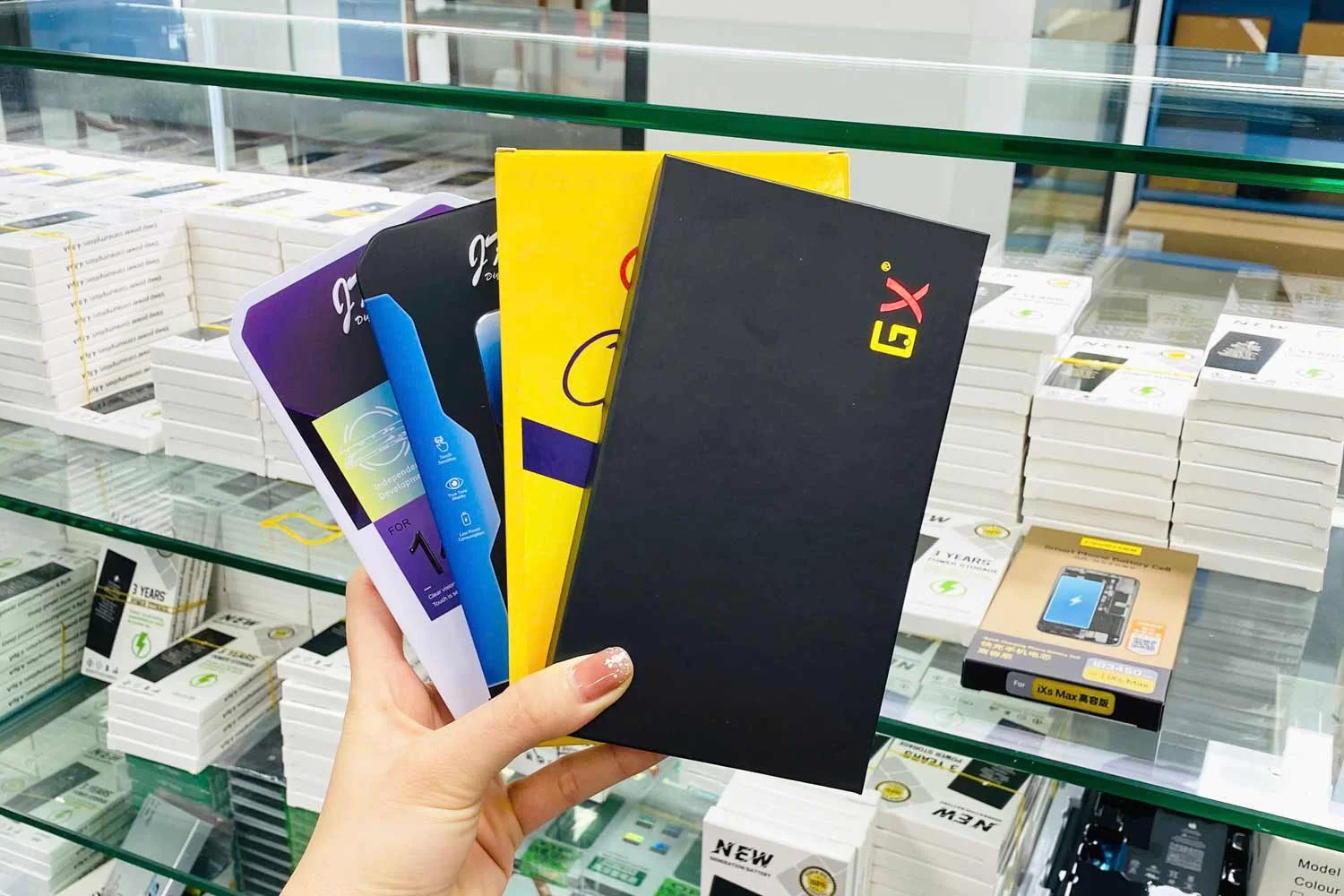 thay-man-hinh-iphone-14-plus-chinh-hang-thay-man-nao