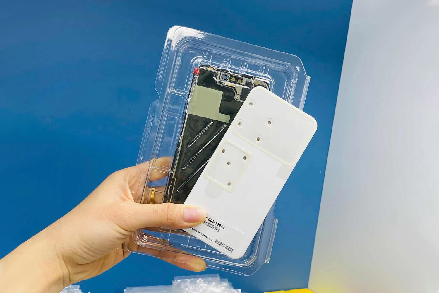 thay-man-hinh-iphone-14-pro-max-chinh-hang-thay-man-hinh-nao