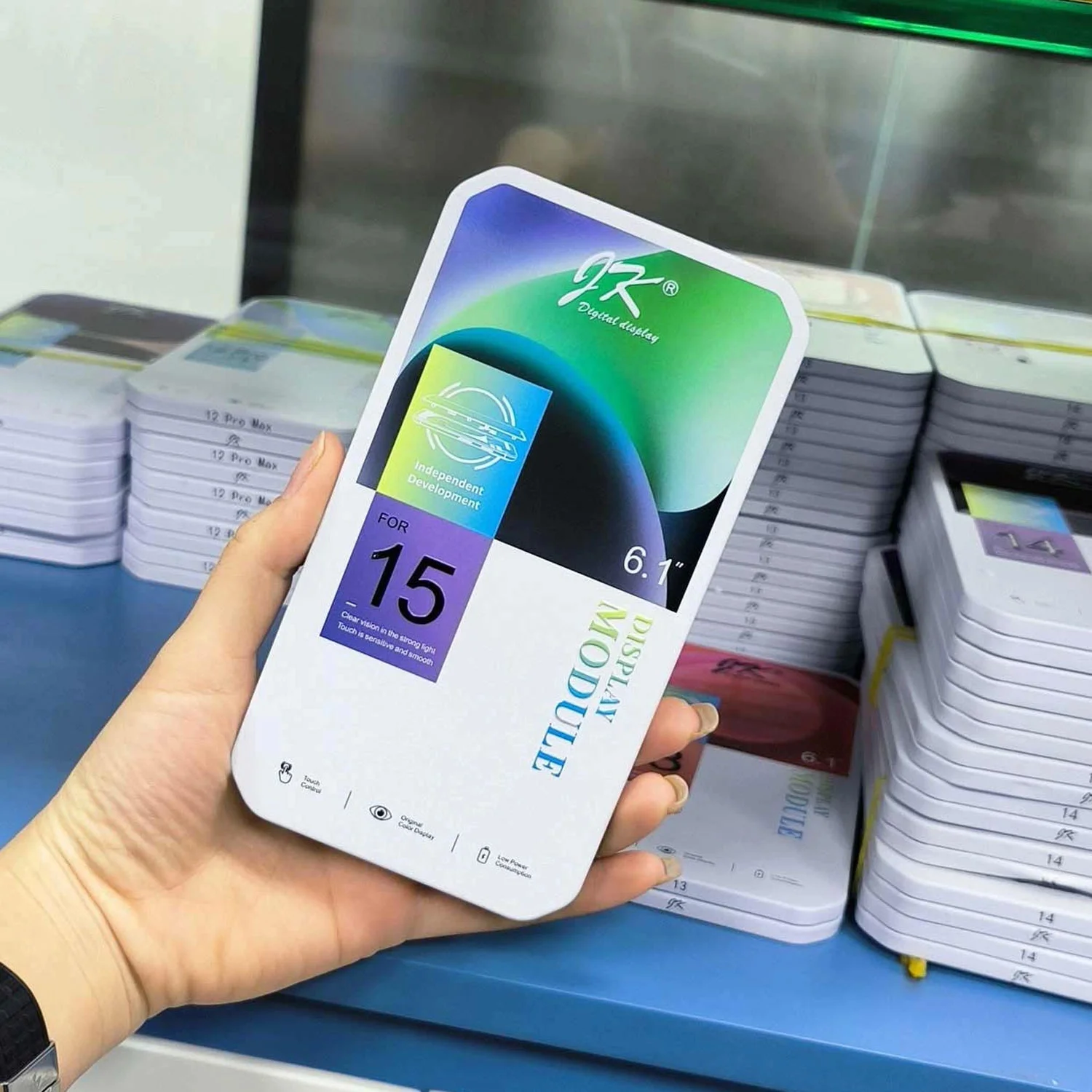 thay-man-hinh-iphone-15-chinh-hang-1