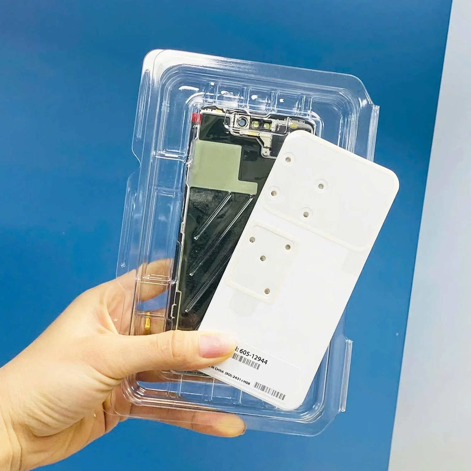 thay-man-hinh-iphone-16-pro-chinh-hang-2