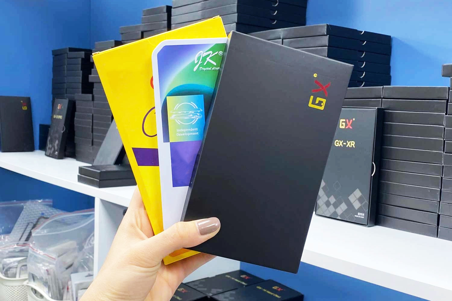 thay-man-hinh-iphone-17-chinh-hang-thay-man-nao