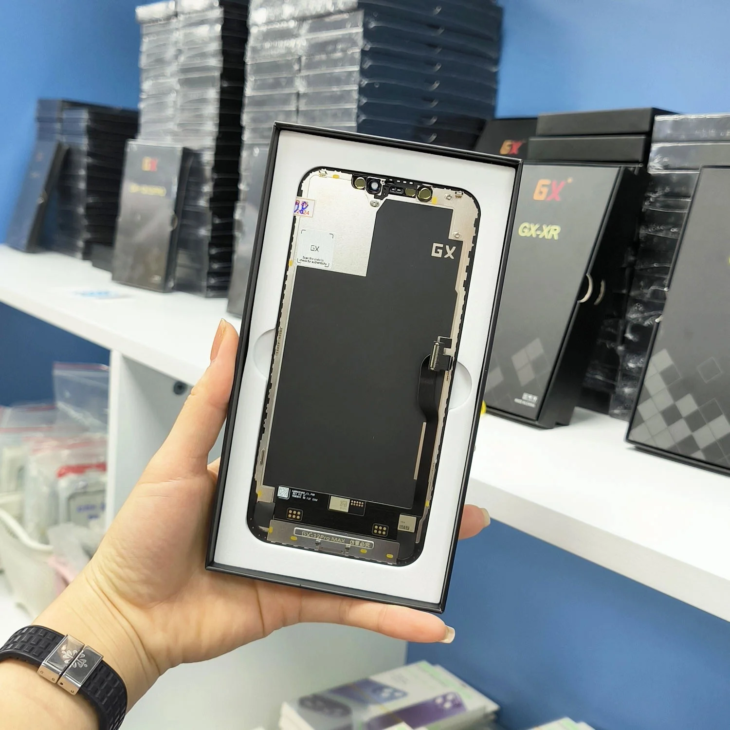 thay-man-hinh-iphone-17-pro-chinh-hang-4