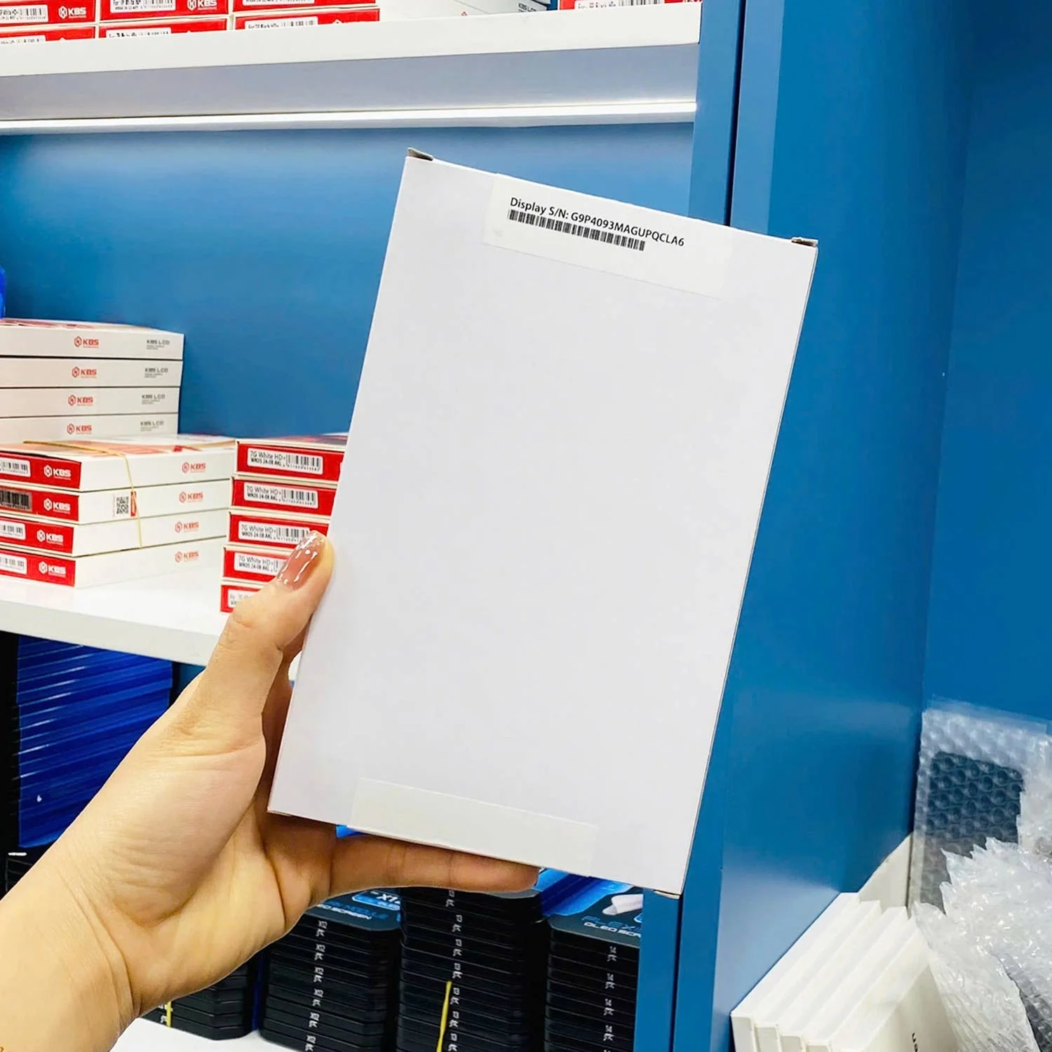 thay-man-hinh-iphone-17-pro-max-chinh-hang-1