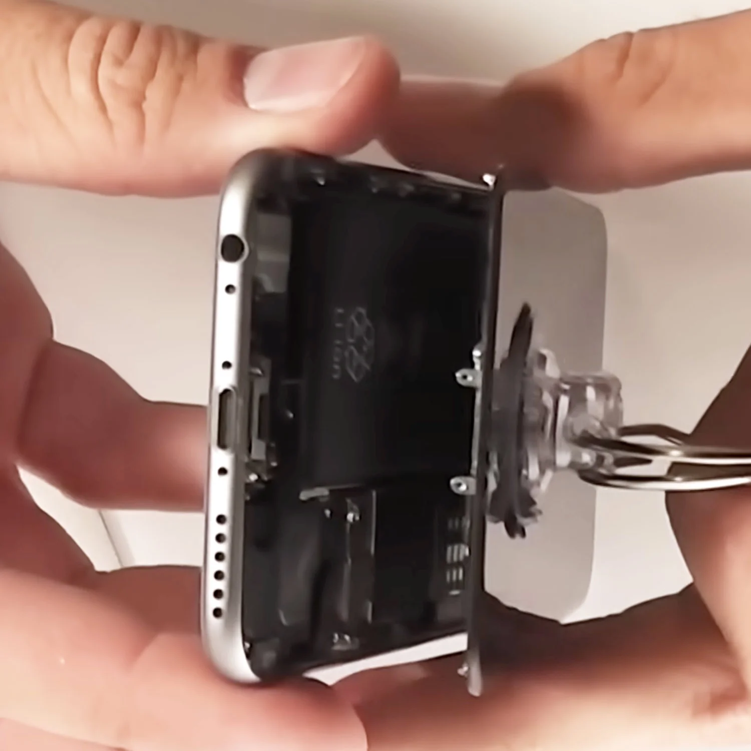 thay-man-hinh-iphone-6-chinh-hang-4