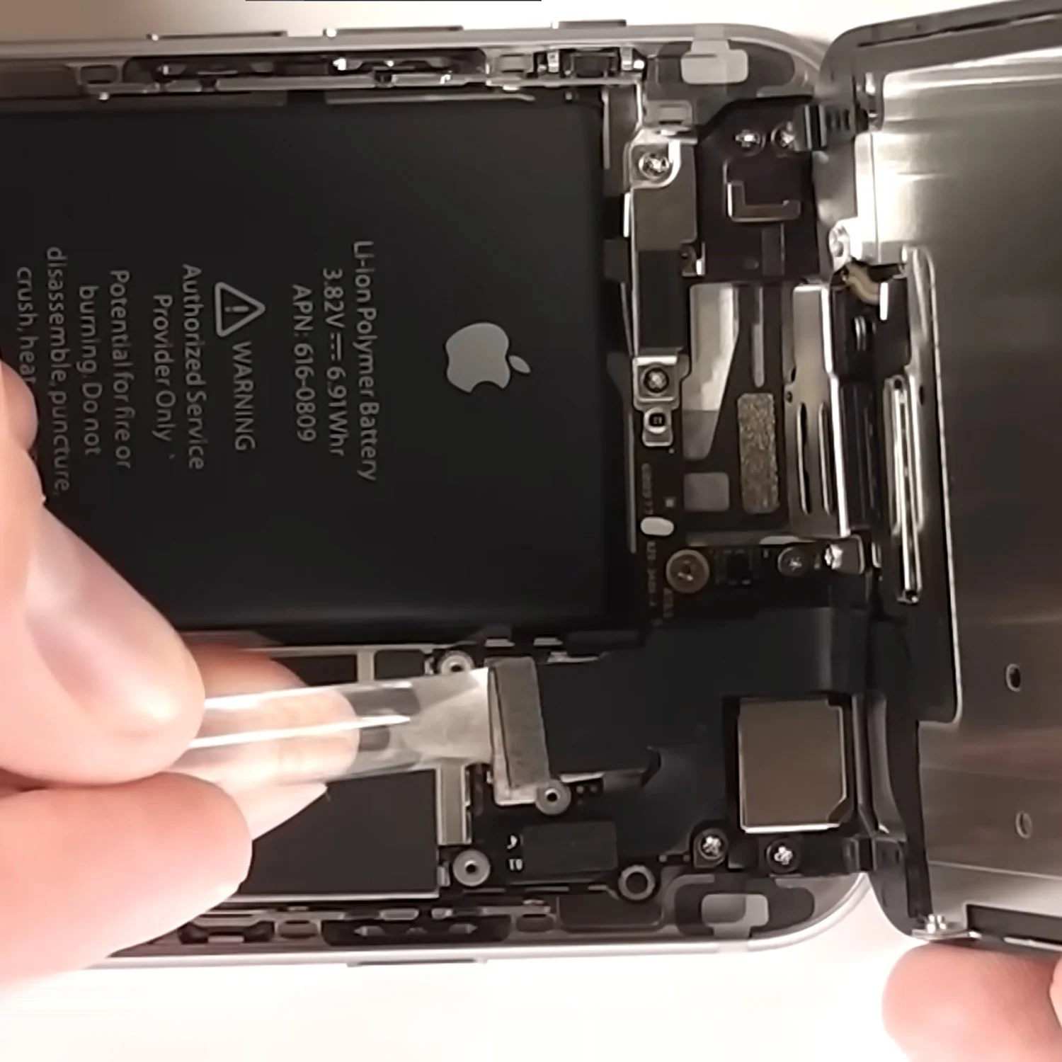 thay-man-hinh-iphone-6-chinh-hang-5