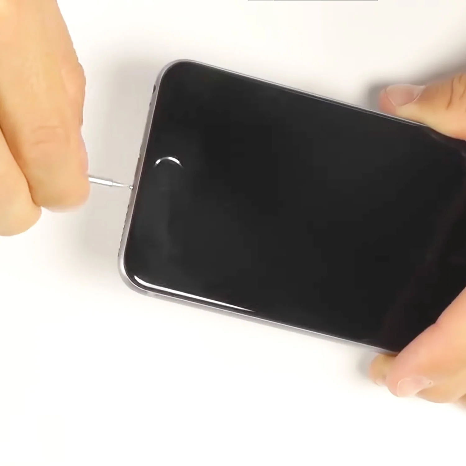 thay-man-hinh-iphone-6-plus-chinh-hang-1