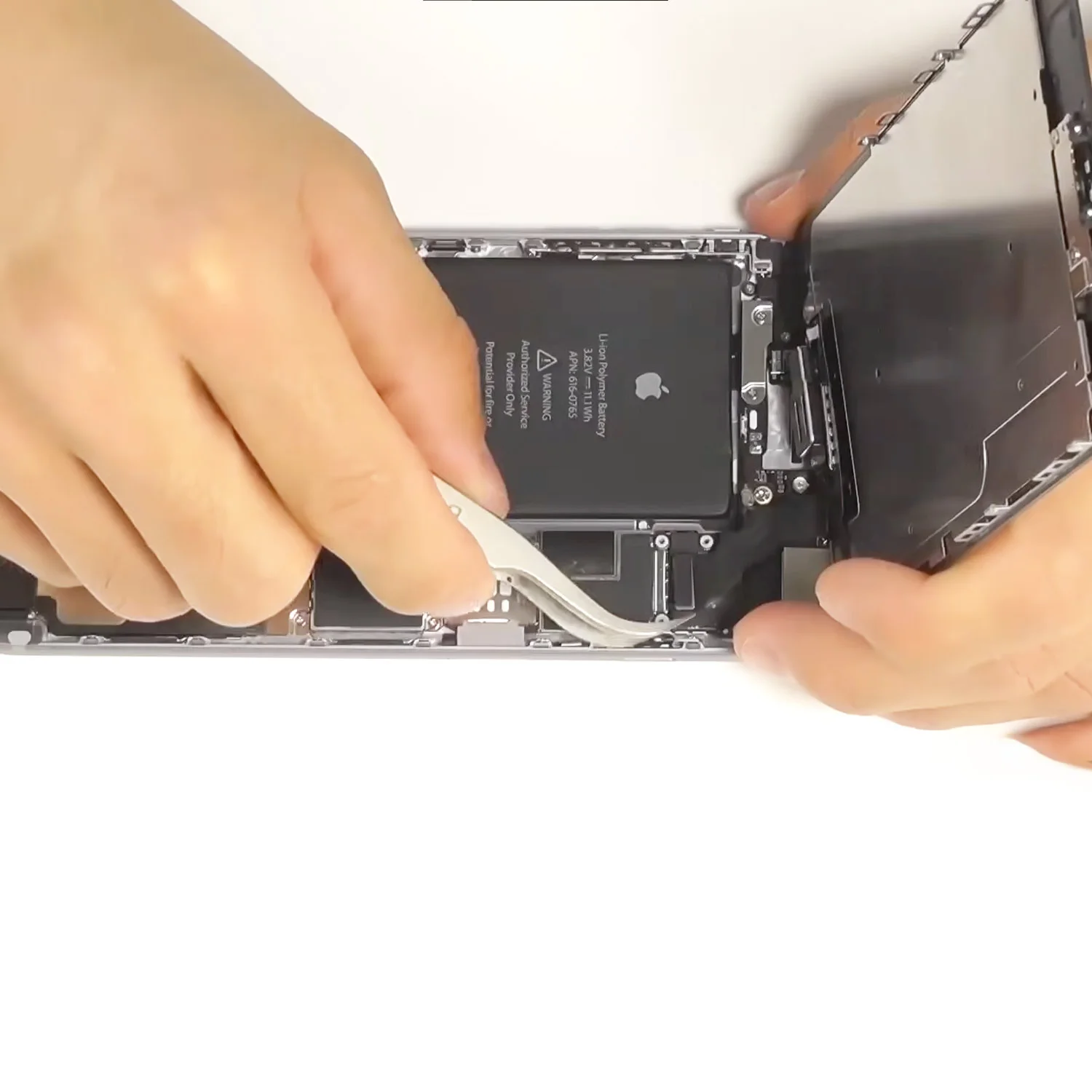 thay-man-hinh-iphone-6-plus-chinh-hang-4