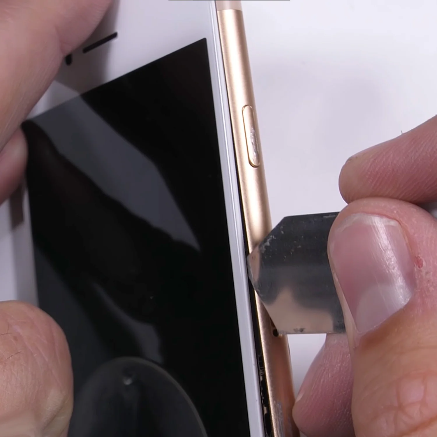 thay-man-hinh-iphone-8-chinh-hanghtml-3