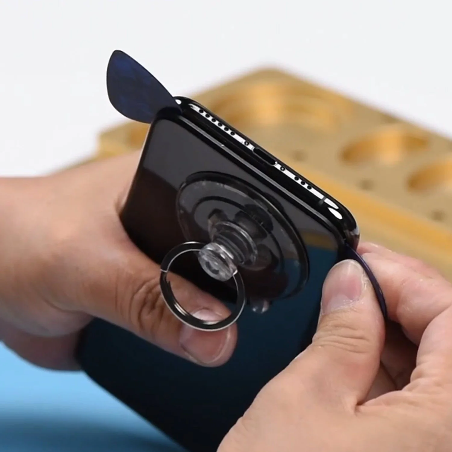 thay-mat-kinh-ep-kinh-iphone-11-pro-chinh-hanghtml-3