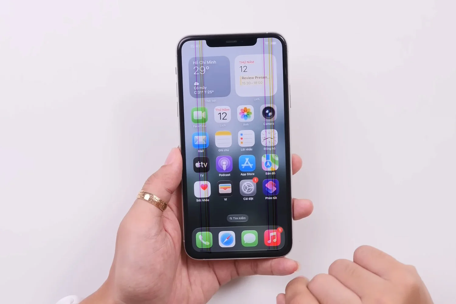 thay-mat-kinh-ep-kinh-iphone-11-pro-max-chinh-hang.html-thhay-man-hinh