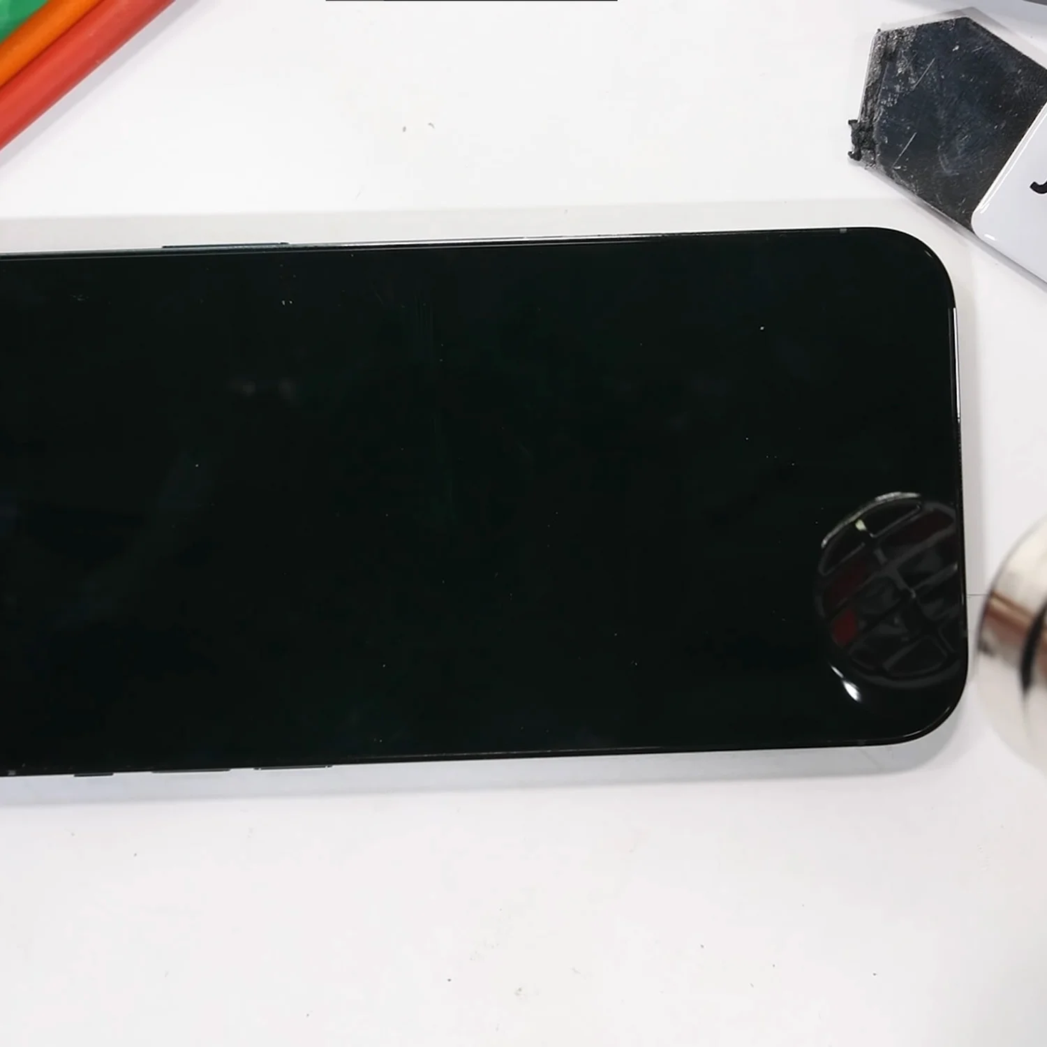 thay-mat-kinh-ep-kinh-iphone-12-chinh-hanghtml-1