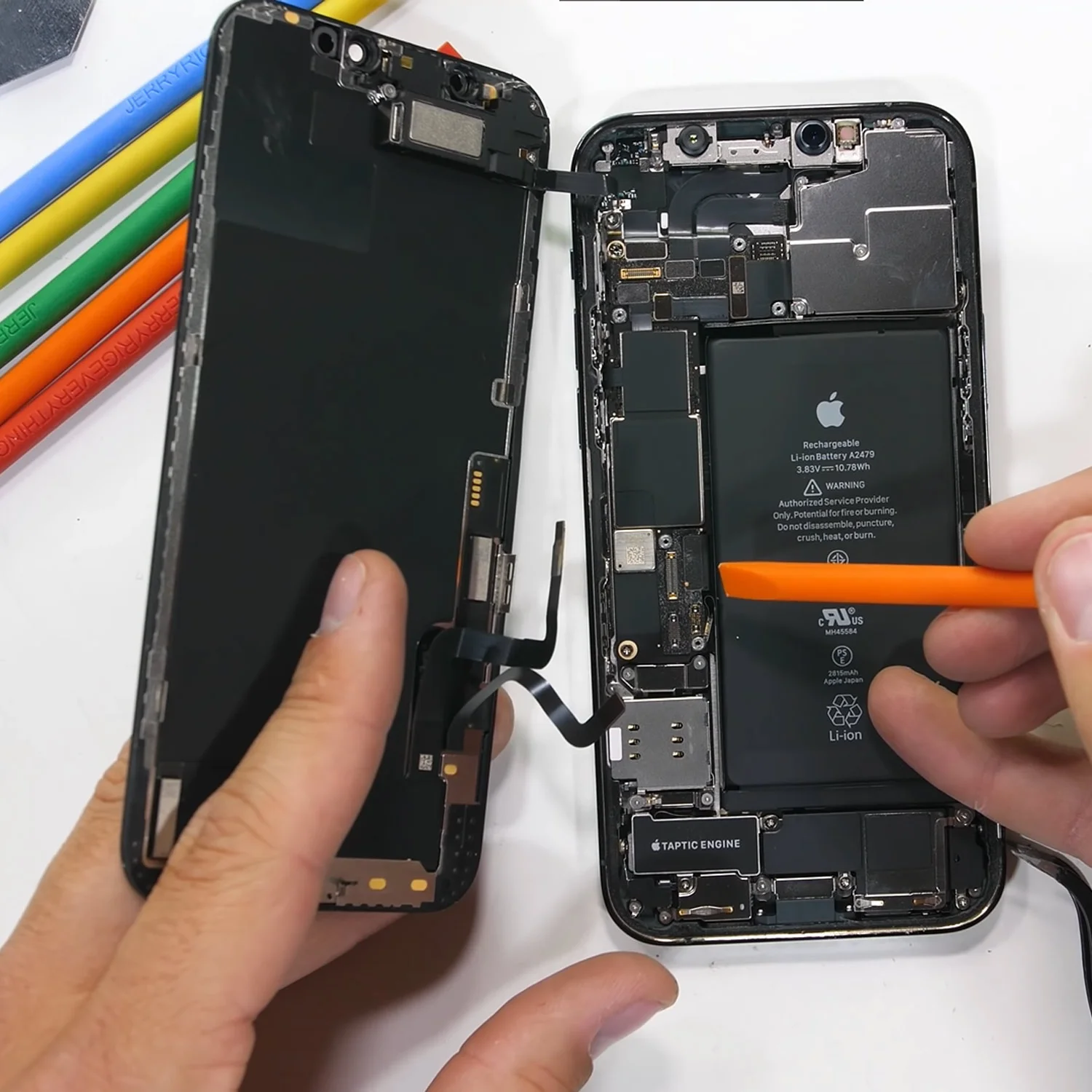 thay-mat-kinh-ep-kinh-iphone-12-chinh-hanghtml-5