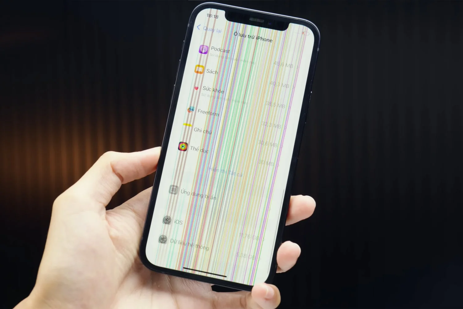 thay-mat-kinh-ep-kinh-iphone-12-chinh-hang.html-thay-man-hinh