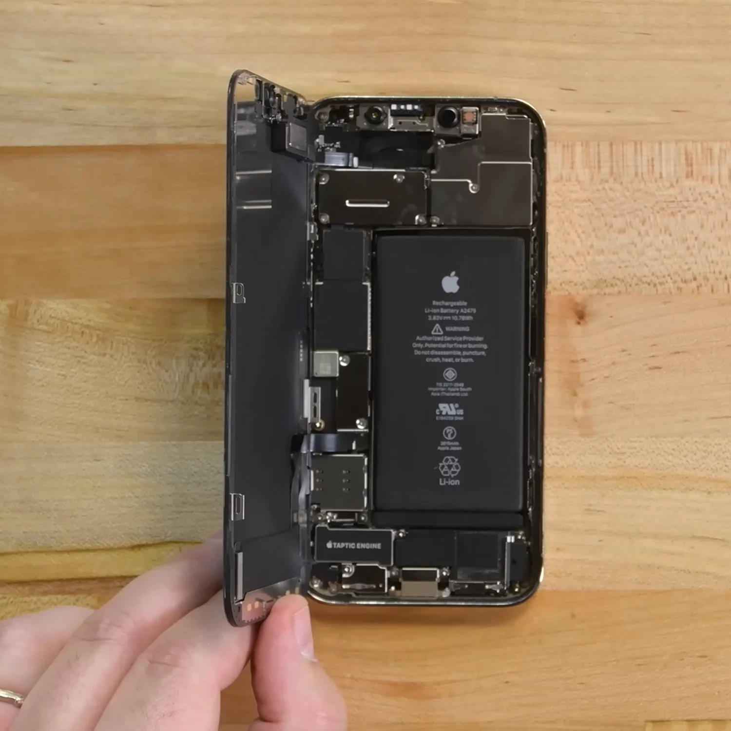 thay-mat-kinh-ep-kinh-iphone-12-pro-chinh-hanghtml-5