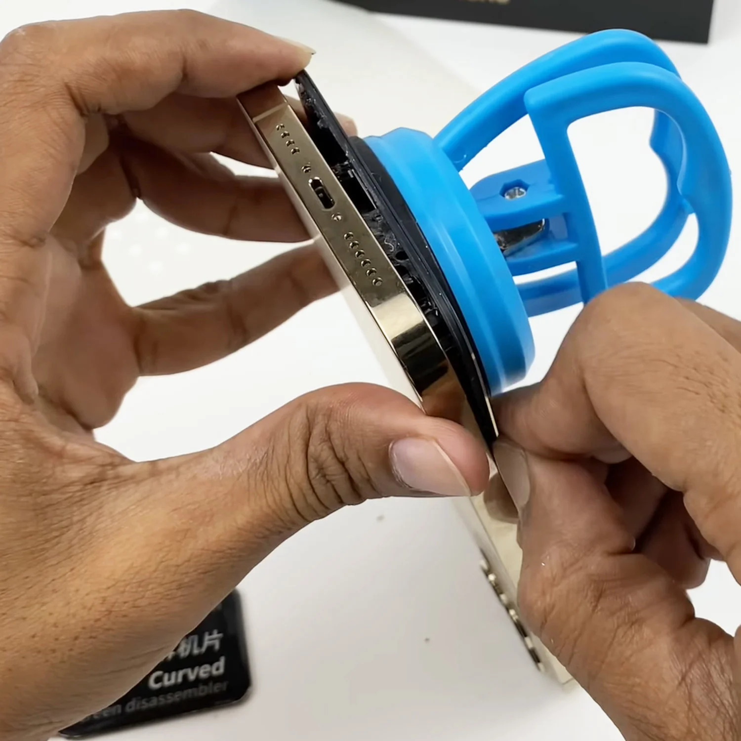 thay-mat-kinh-ep-kinh-iphone-12-pro-max-chinh-hanghtml-4