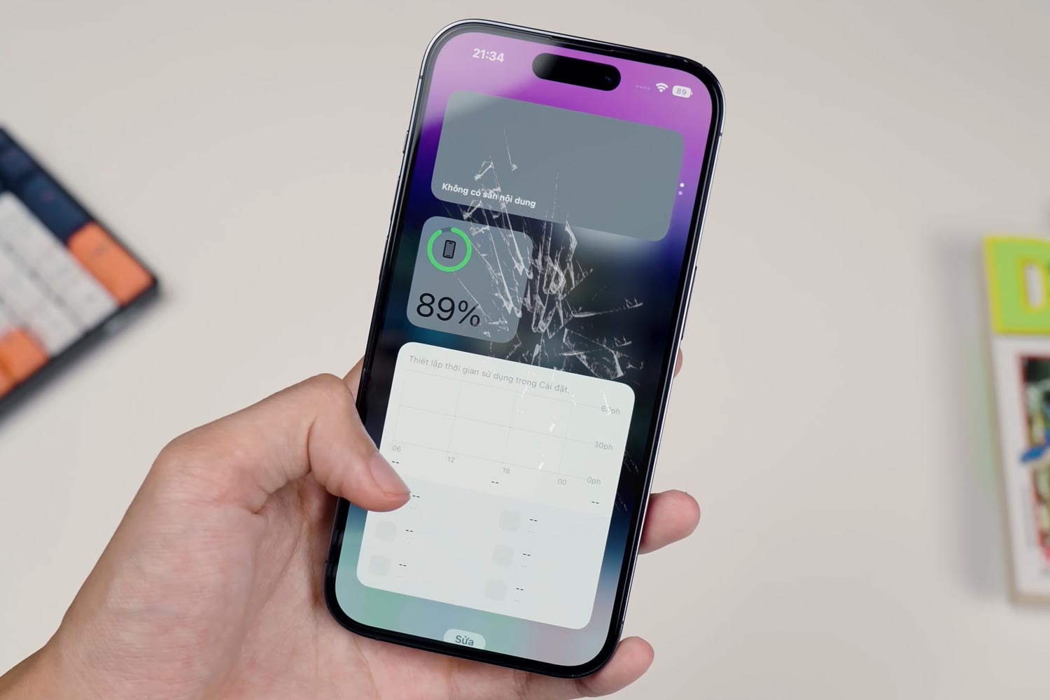 thay-mat-kinh-ep-kinh-iphone-14-pro-chinh-hang.html-thay-kinh