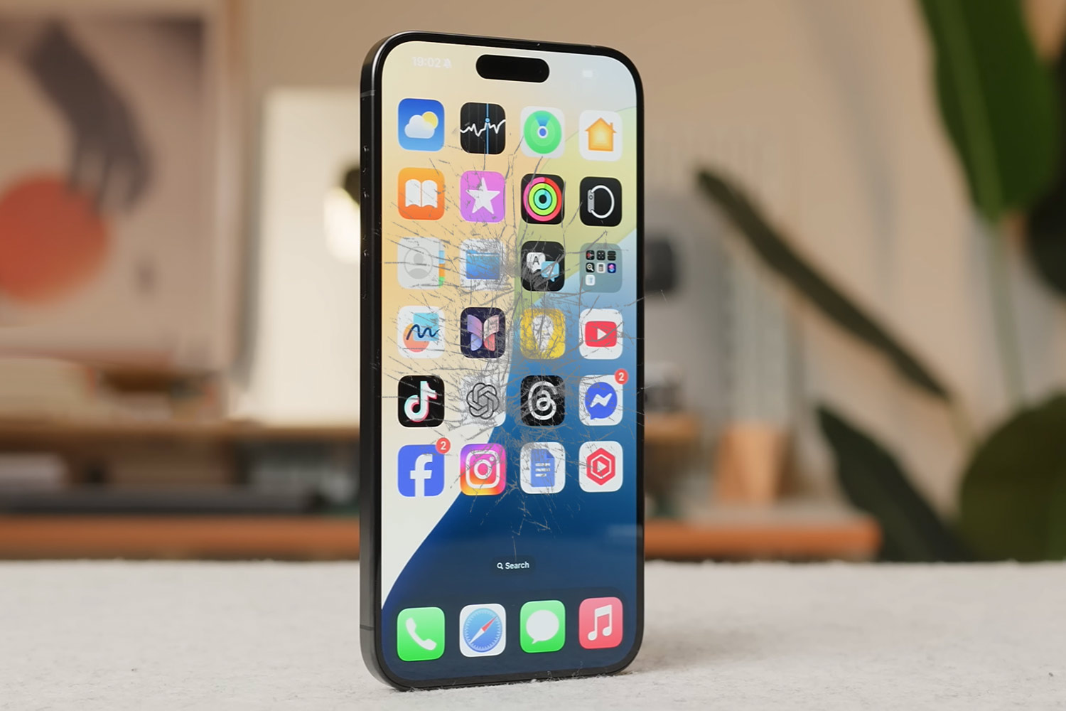 thay-mat-kinh-ep-kinh-iphone-15-pro-max-chinh-hang.html-thay-kinh