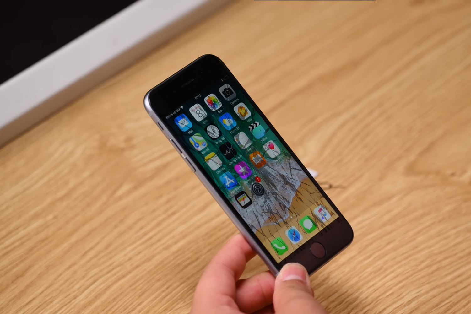 thay-mat-kinh-ep-kinh-iphone-6-chinh-hang.html-thay-kinh