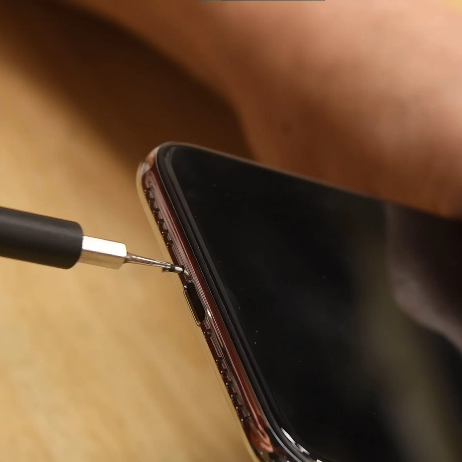 thay-mat-kinh-ep-kinh-iphone-x-chinh-hanghtml-1