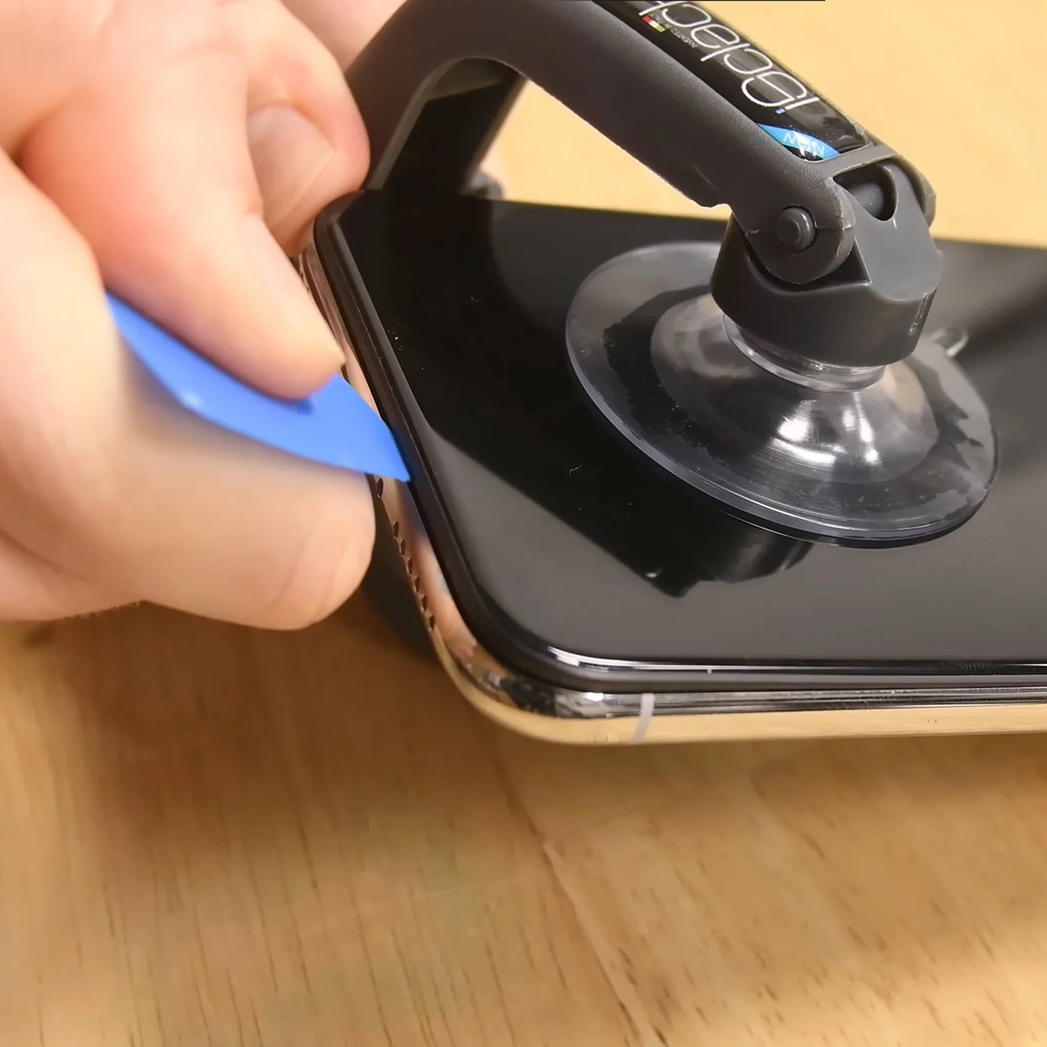 thay-mat-kinh-ep-kinh-iphone-xs-chinh-hanghtml-3