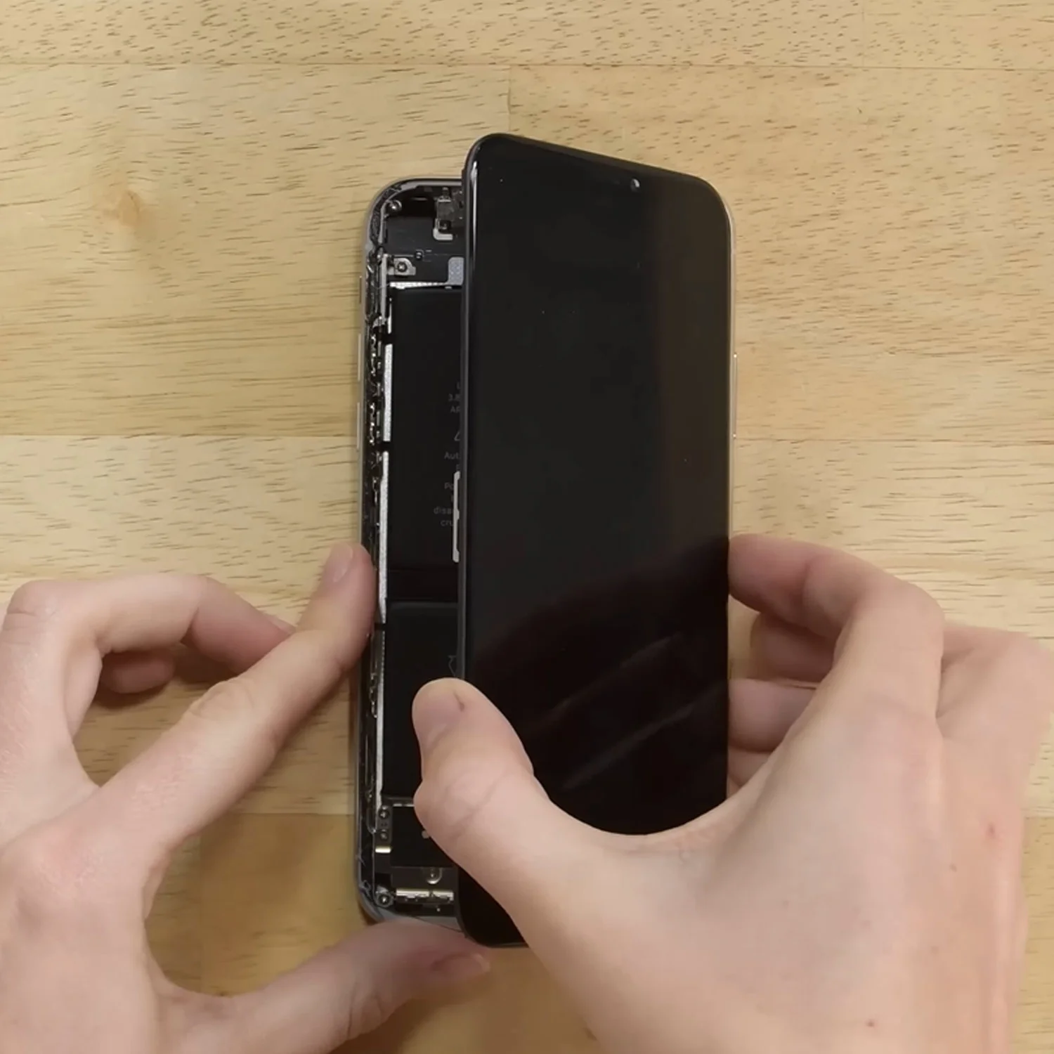 thay-mat-kinh-ep-kinh-iphone-xs-chinh-hanghtml-5