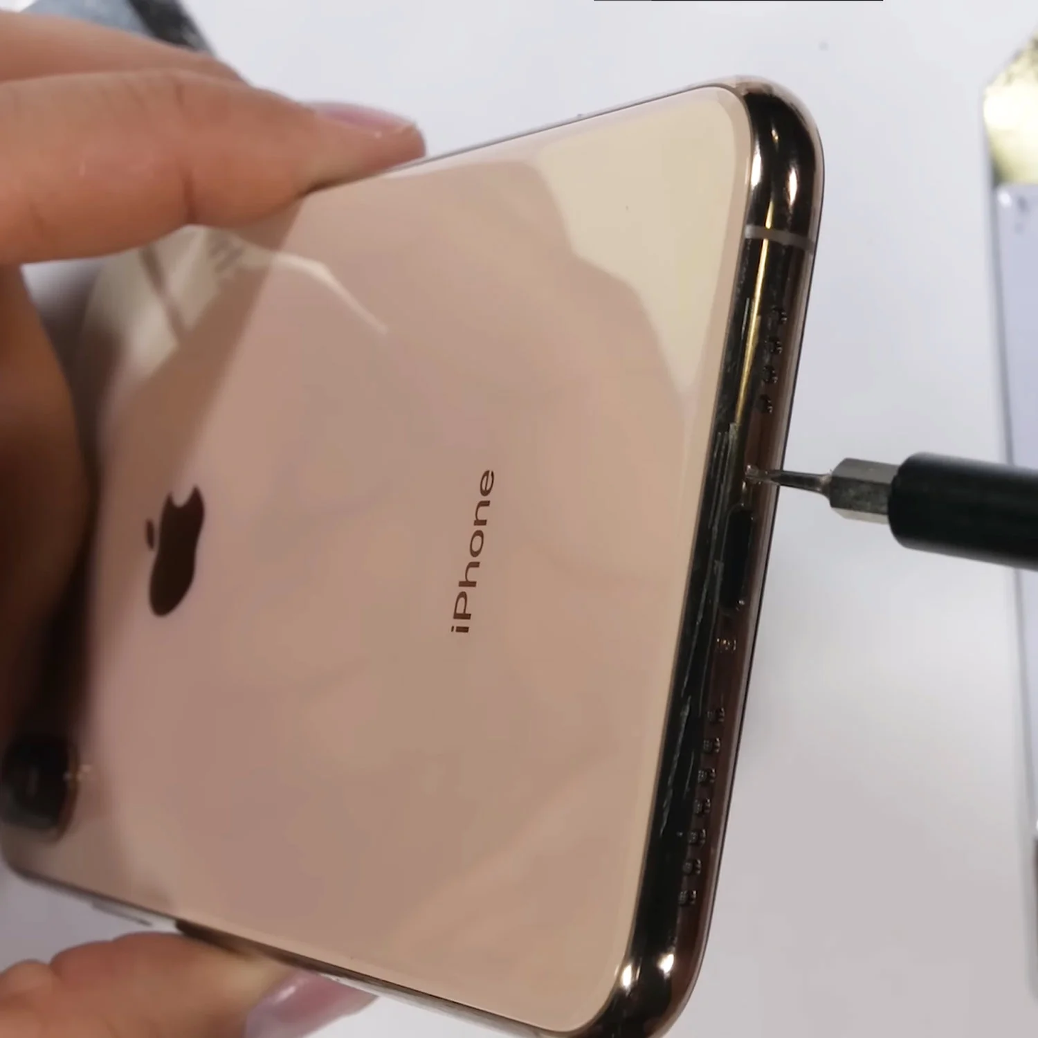 thay-mat-kinh-ep-kinh-iphone-xs-max-chinh-hanghtml-1