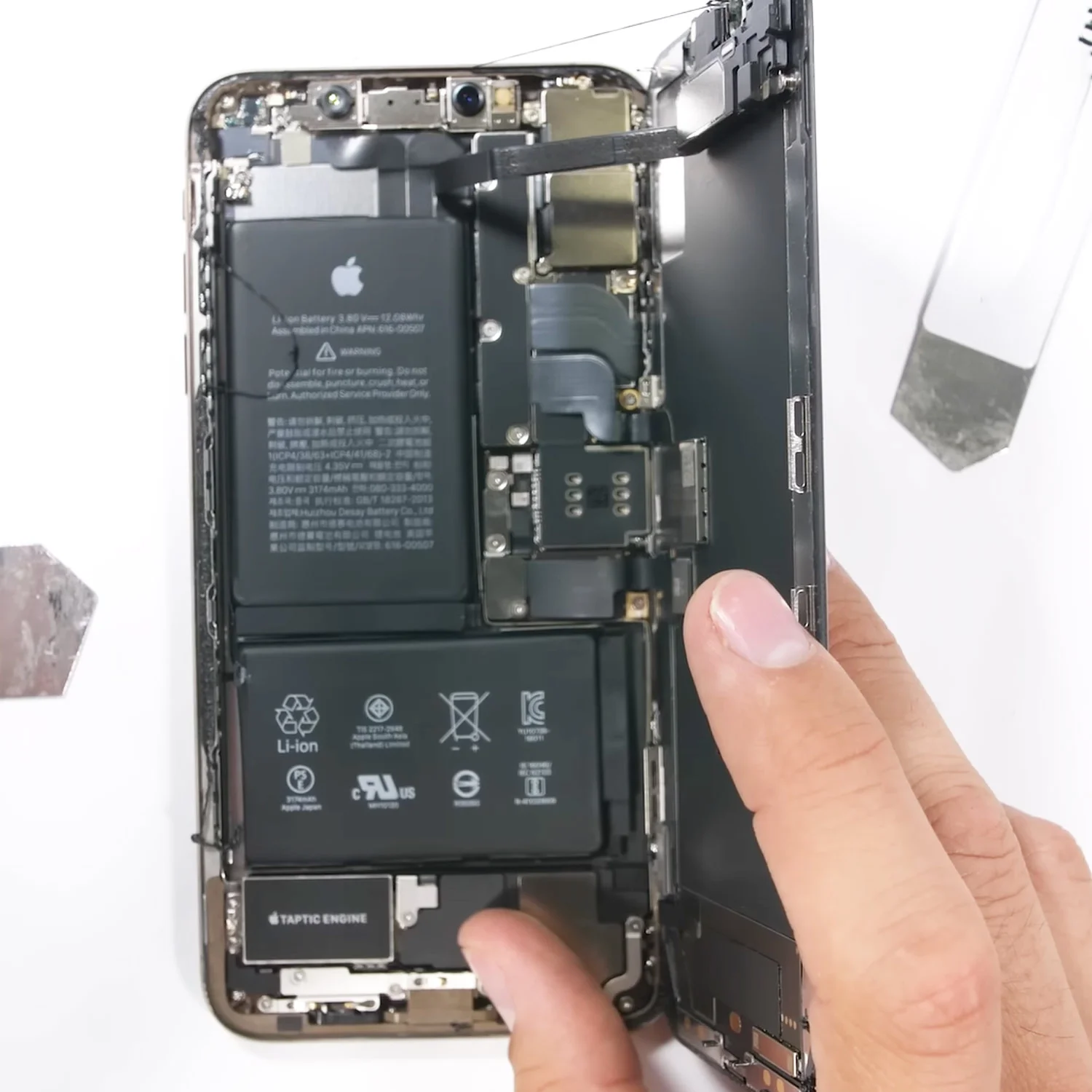 thay-mat-kinh-ep-kinh-iphone-xs-max-chinh-hanghtml-5