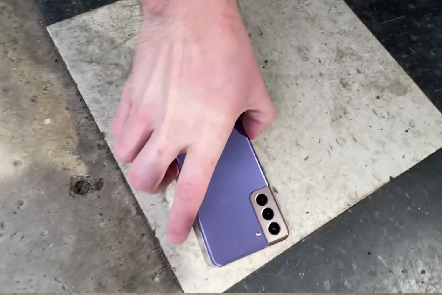 thay-mat-kinh-ep-kinh-samsung-galaxy-s21-nguyen-nhan