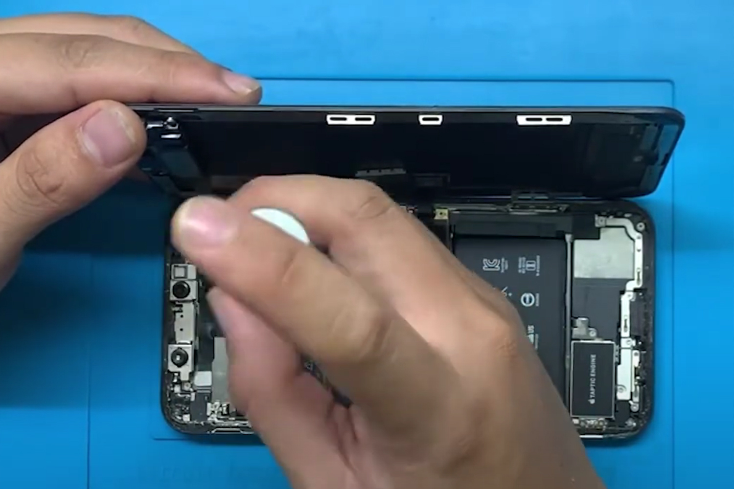 thay-mat-kinh-iphone-quy-trinh-thay-mat-kinh