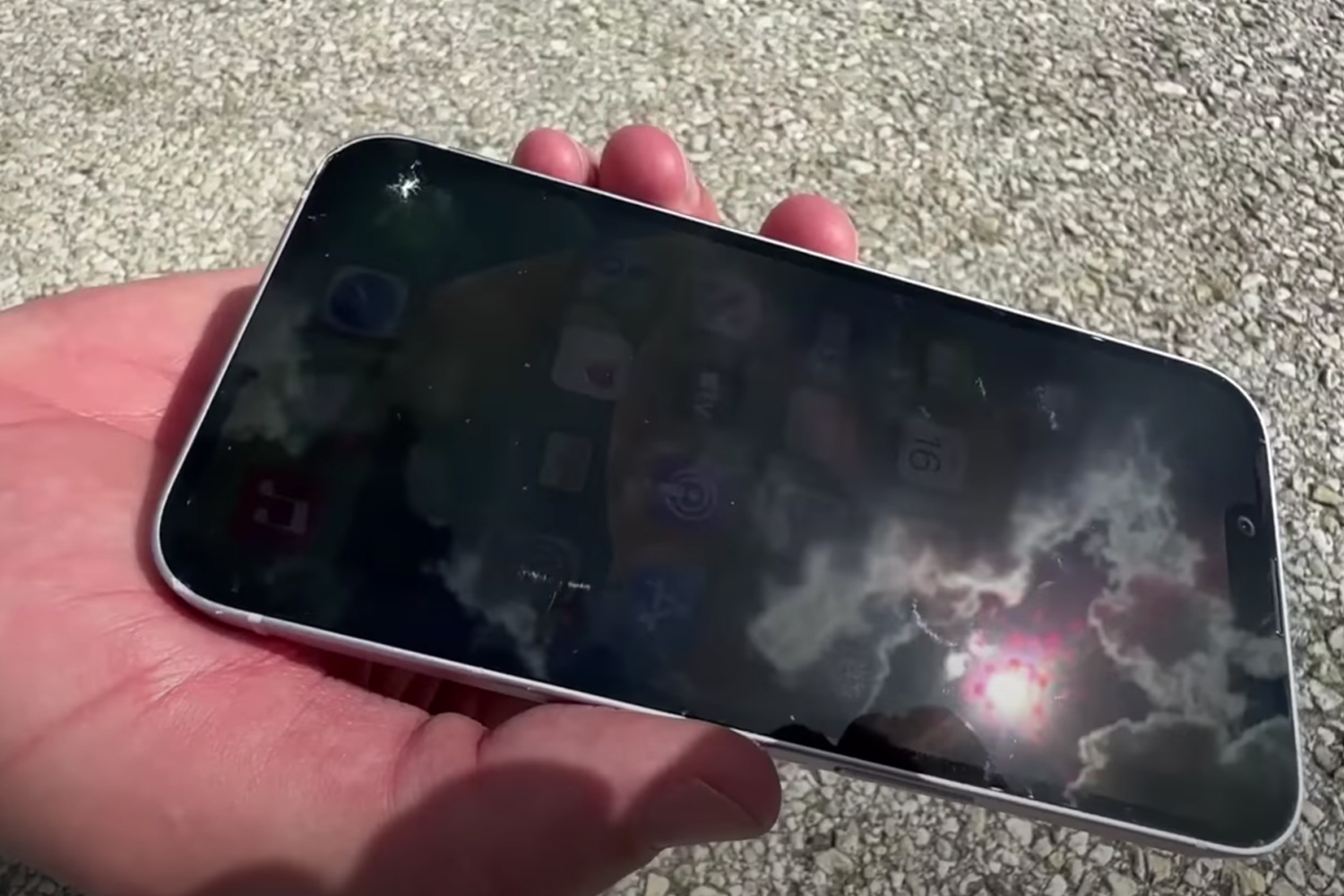 thay-mat-kinh-iphone-nguyen-nhan