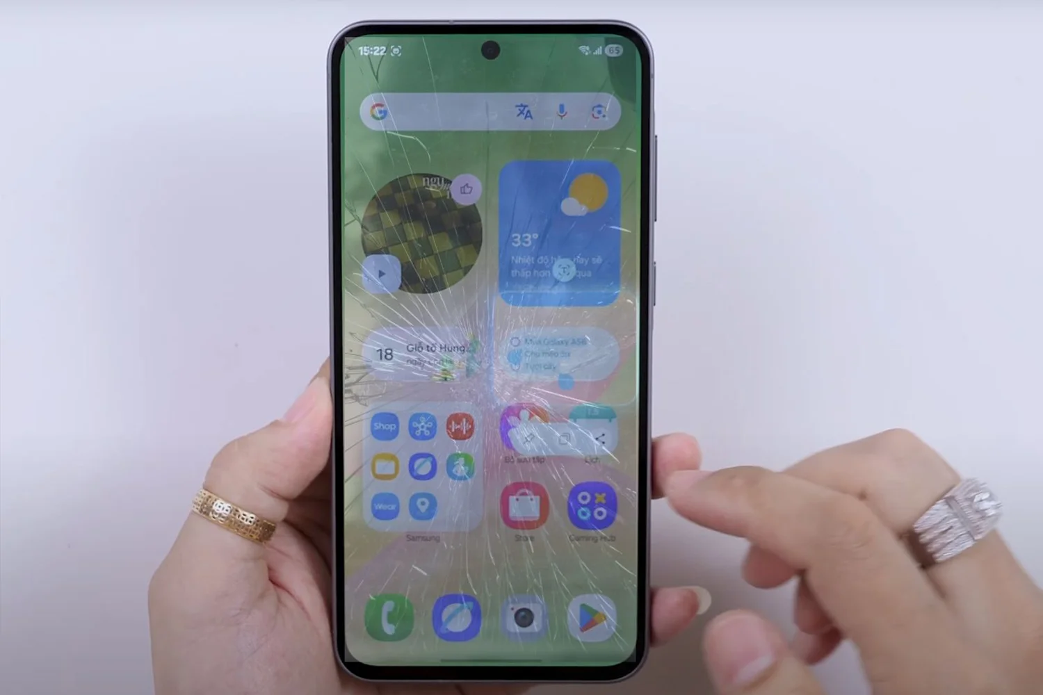 thay-mat-kinh-samsung-dau-hieu