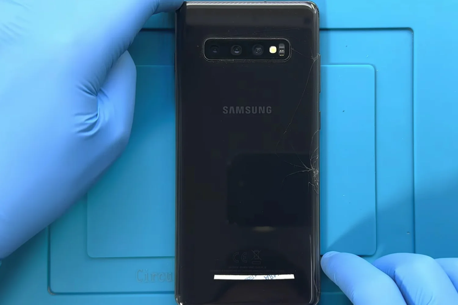 thay-mat-kinh-sau-samsung-galaxy-s10-plus-dau-hieu