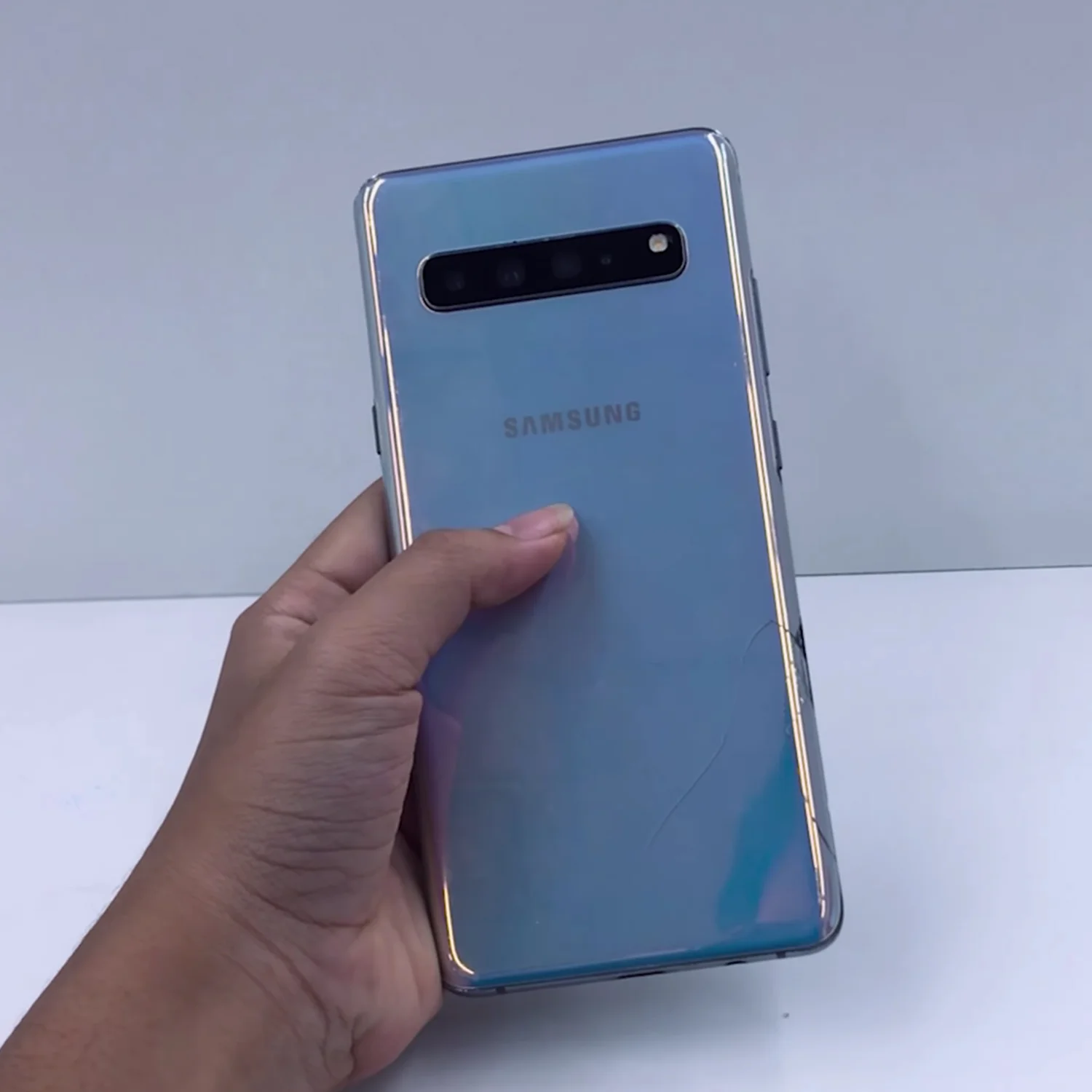 thay-mat-kinh-sau-samsung-galaxy-s10-slide1