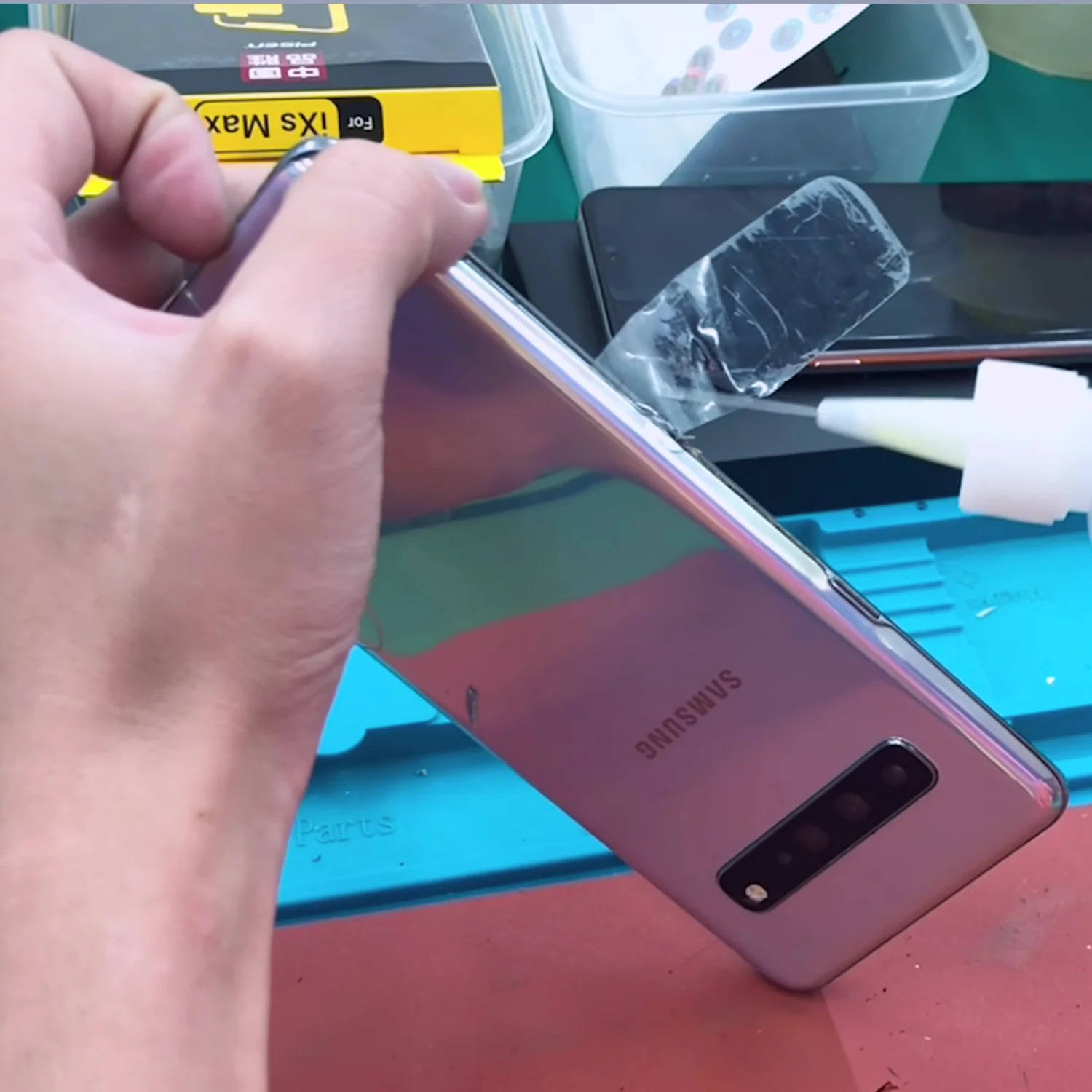 thay-mat-kinh-sau-samsung-galaxy-s10-slide2